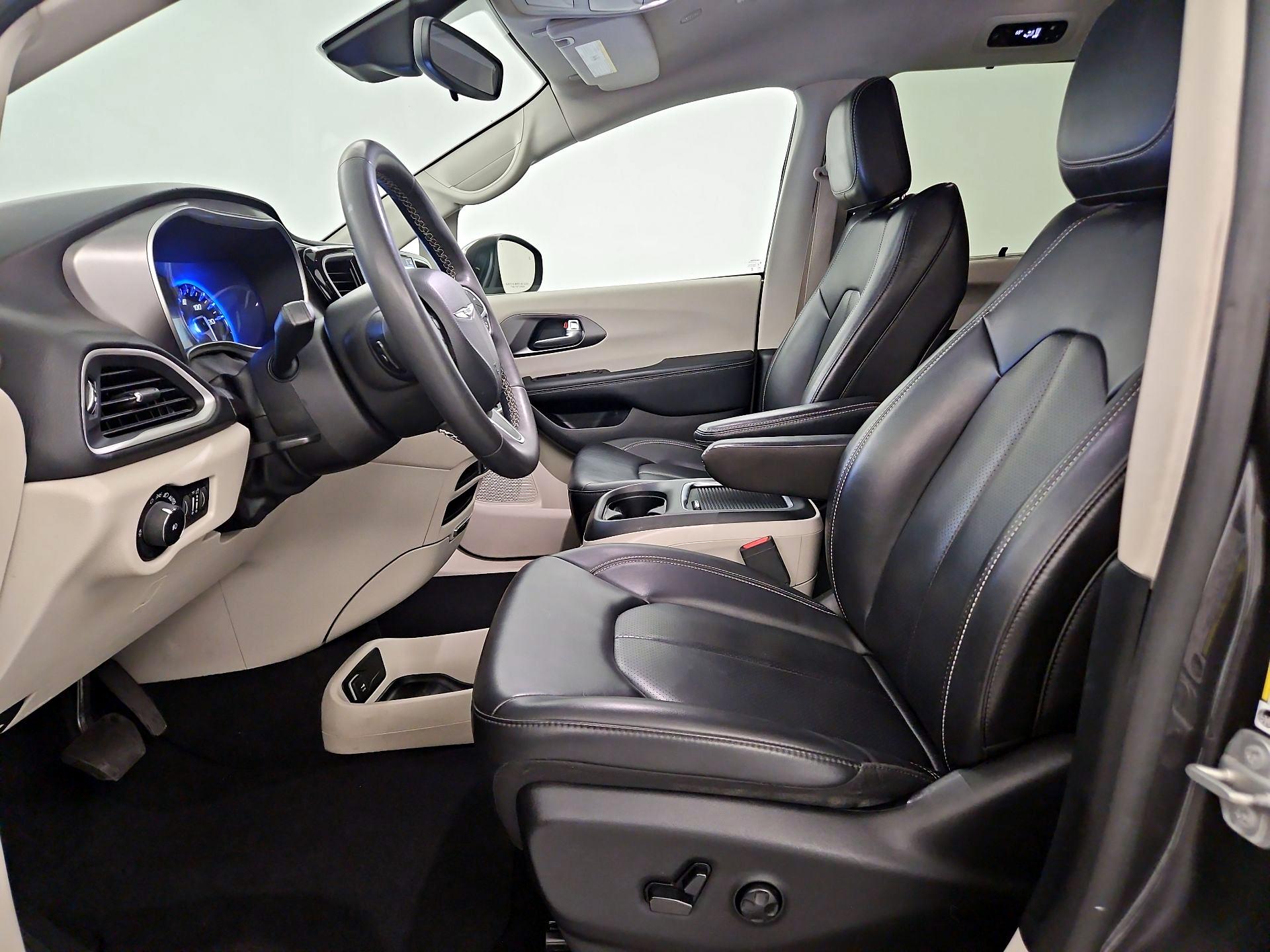 Thumbnail: 2023 Chrysler Pacifica - 9