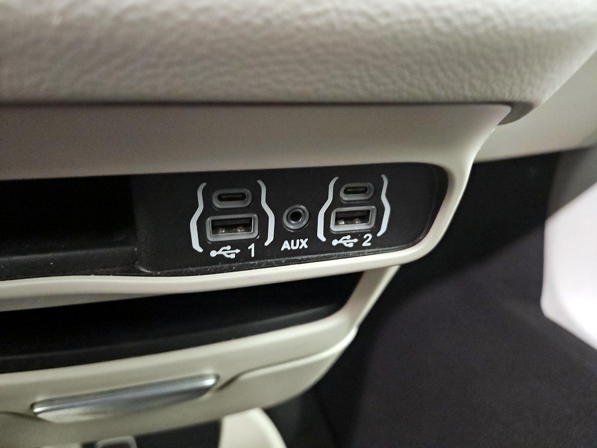 Thumbnail: 2023 Chrysler Pacifica - 16