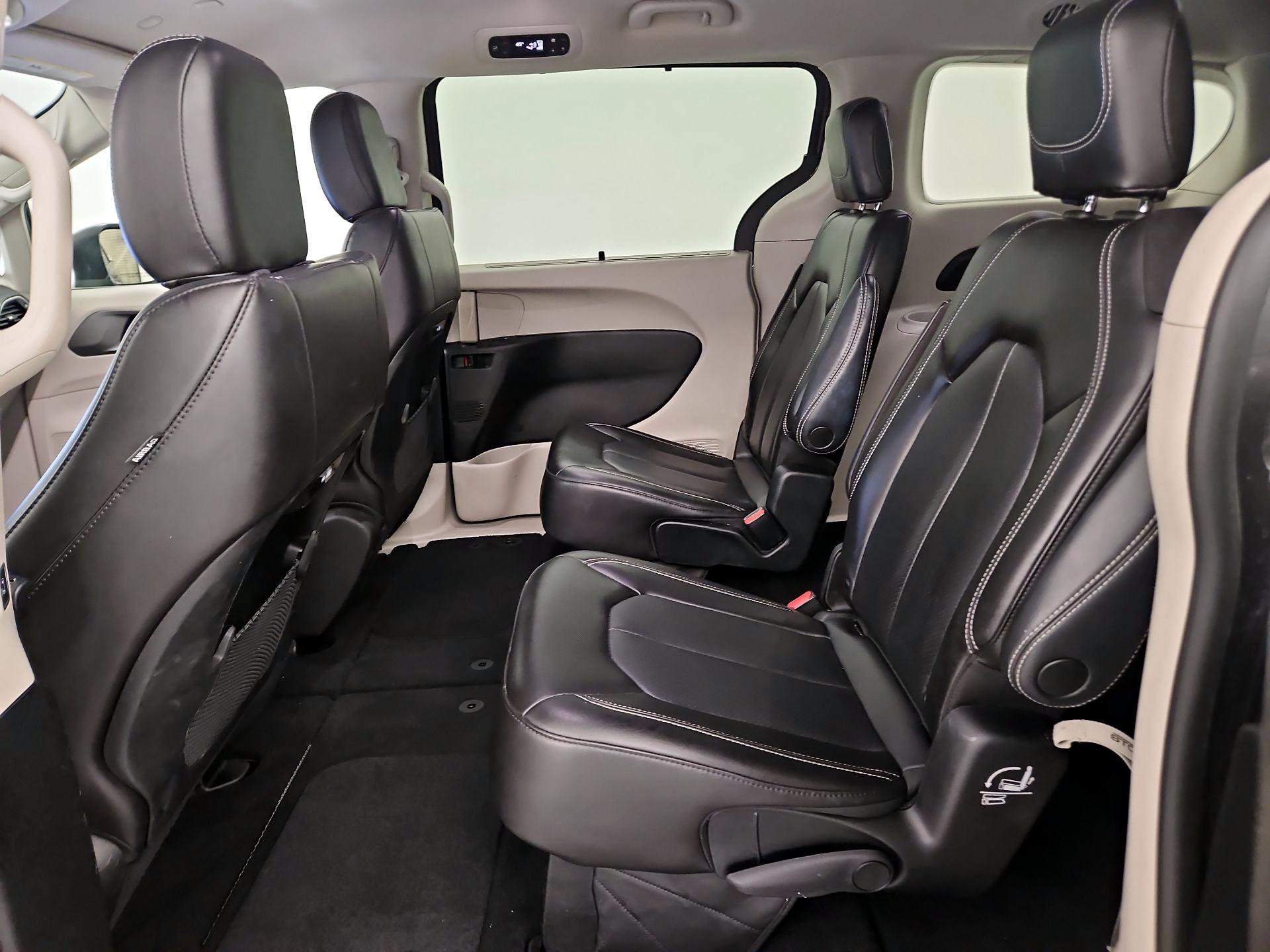 Thumbnail: 2023 Chrysler Pacifica - 17