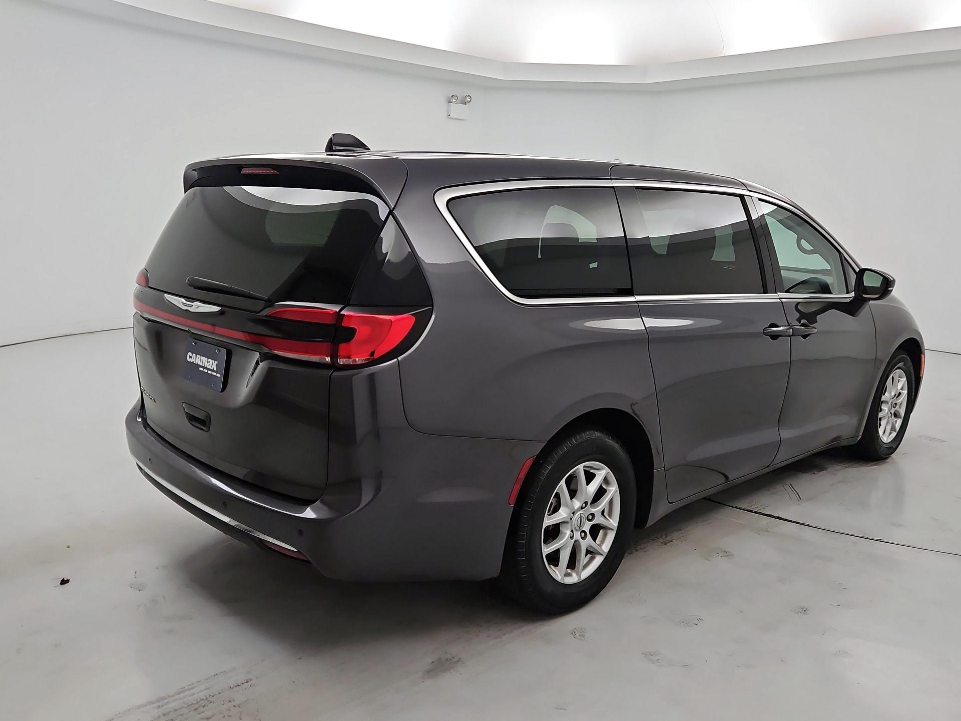 Thumbnail: 2023 Chrysler Pacifica - 5