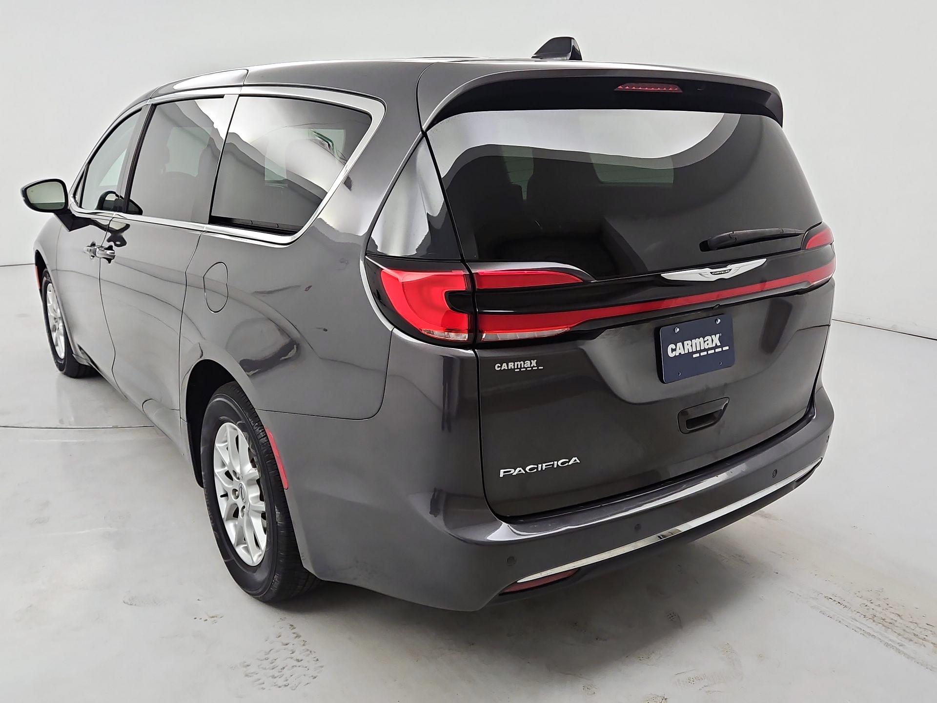 Thumbnail: 2023 Chrysler Pacifica - 7