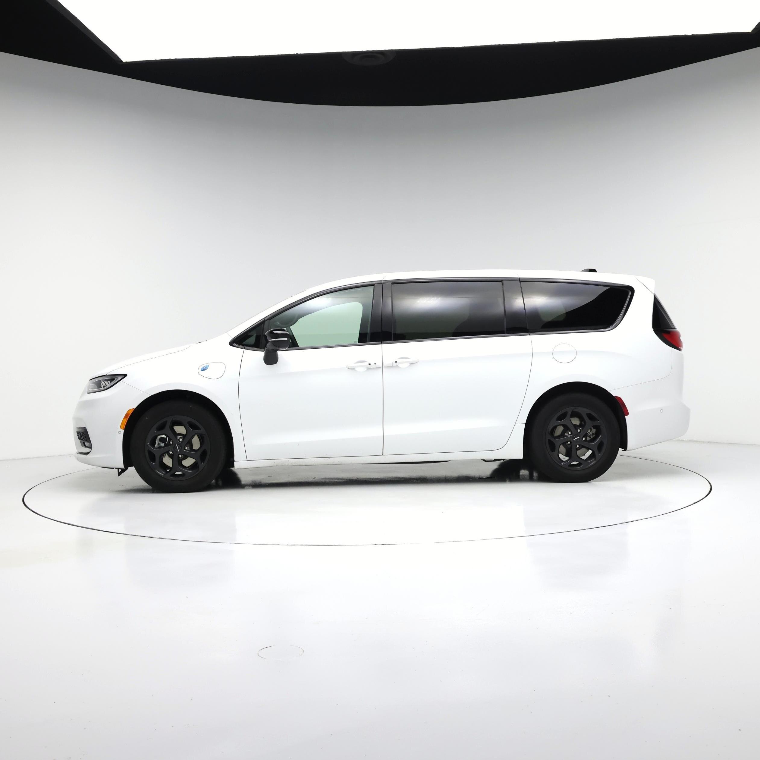Thumbnail: 2023 Chrysler Pacifica - 3