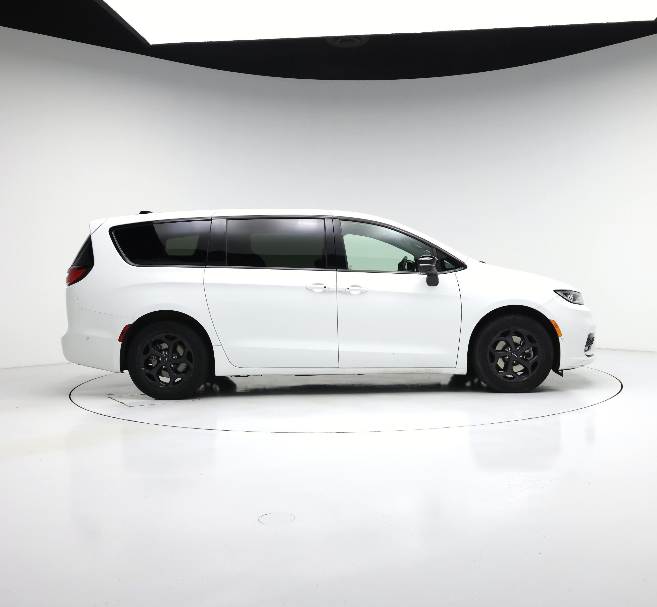 Thumbnail: 2023 Chrysler Pacifica - 7