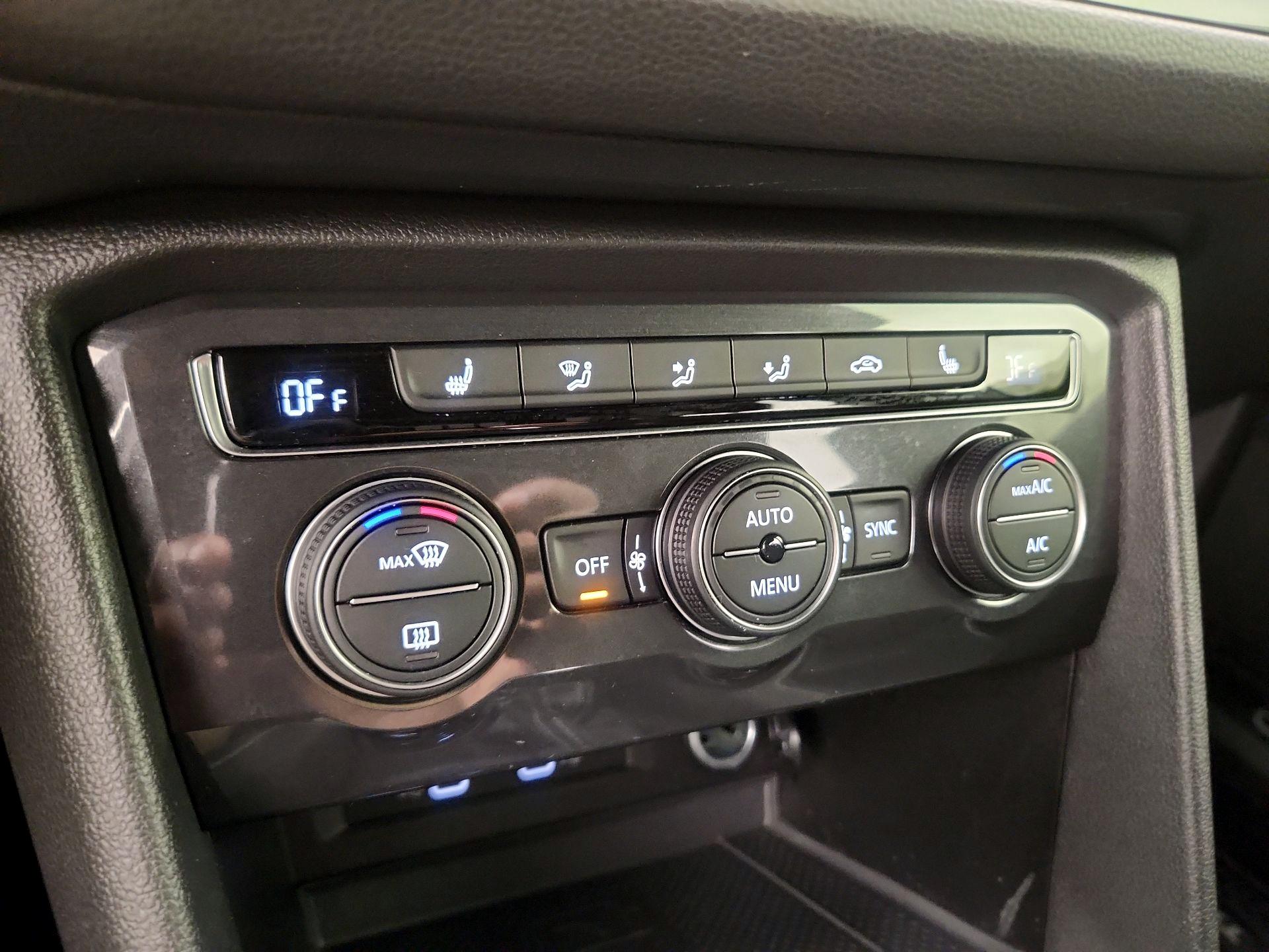Thumbnail: 2021 Volkswagen Tiguan - 16