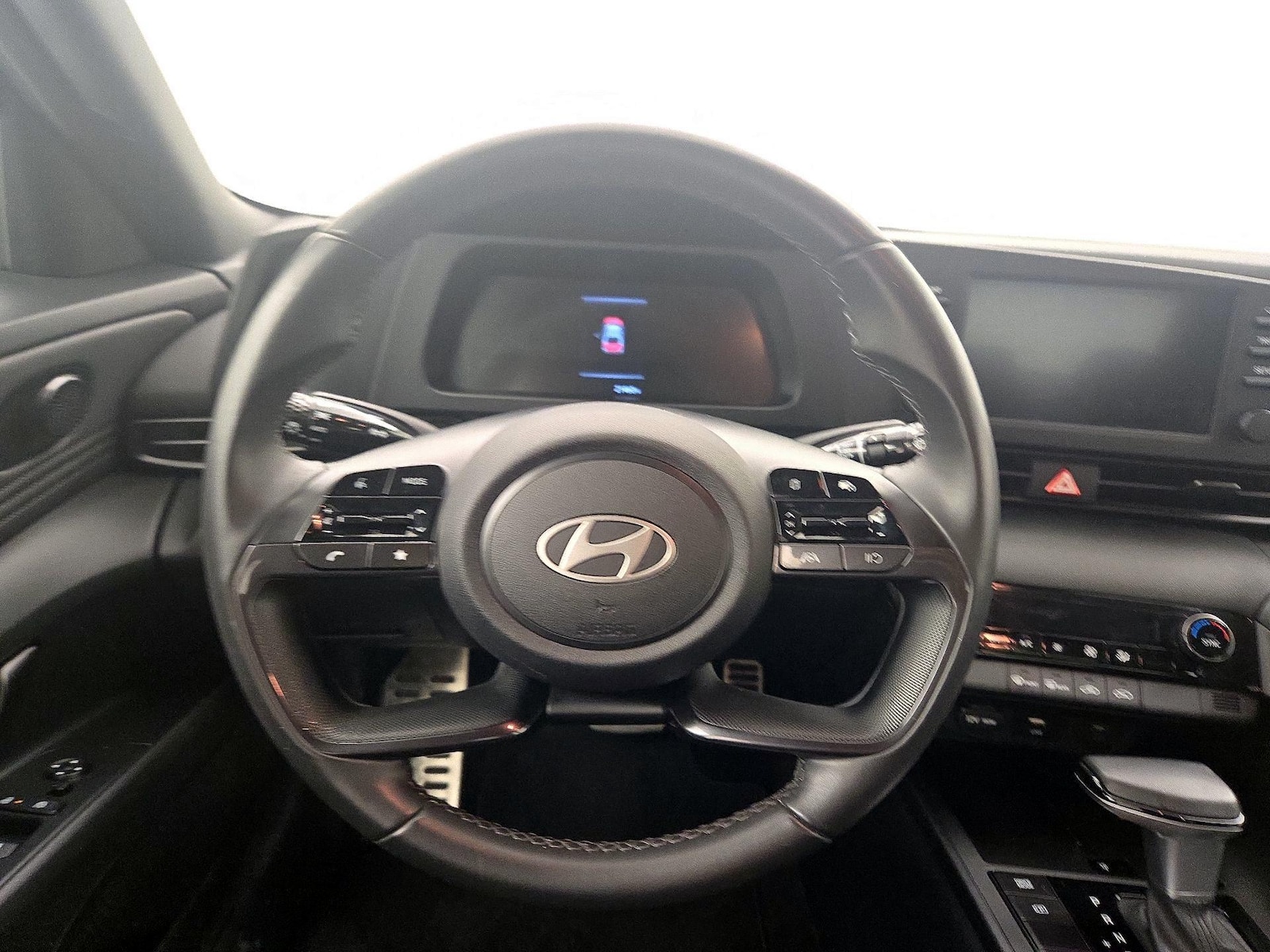 2025 Hyundai Elantra SEL - Photo 11