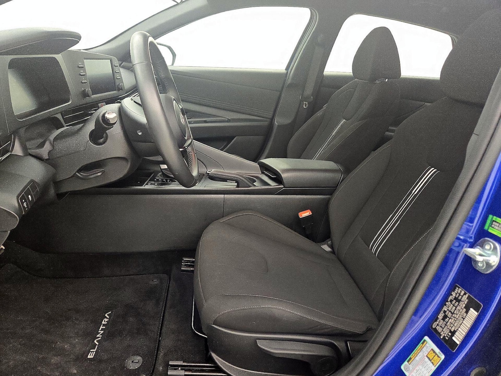 2025 Hyundai Elantra SEL - Photo 12