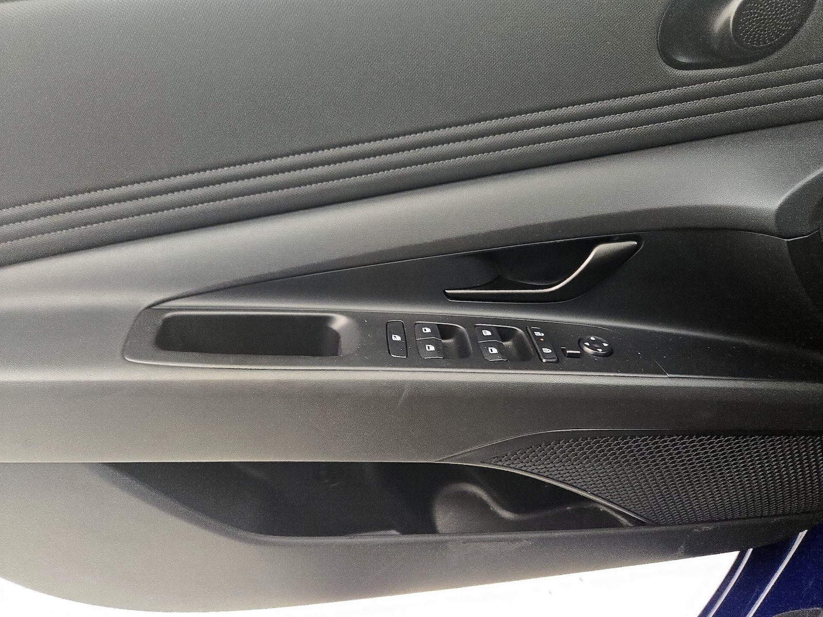 2025 Hyundai Elantra SEL - Photo 13