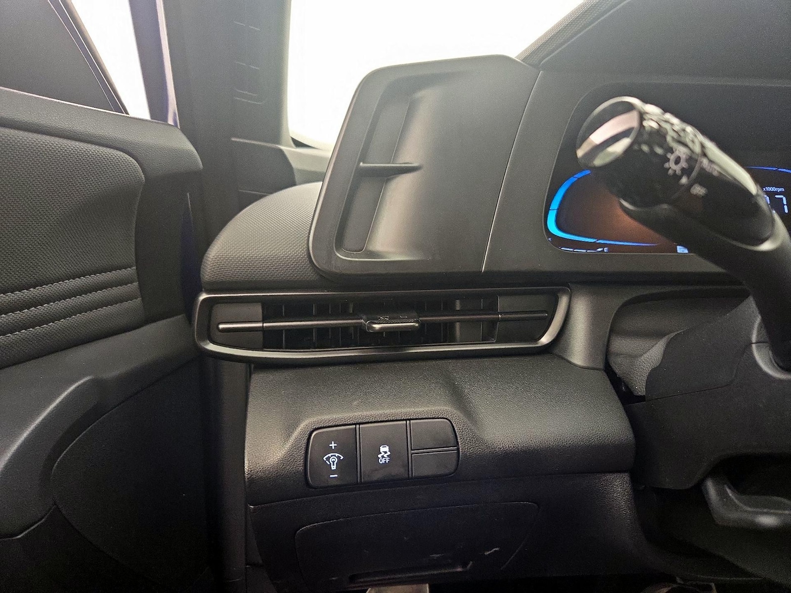 2025 Hyundai Elantra SEL - Photo 14