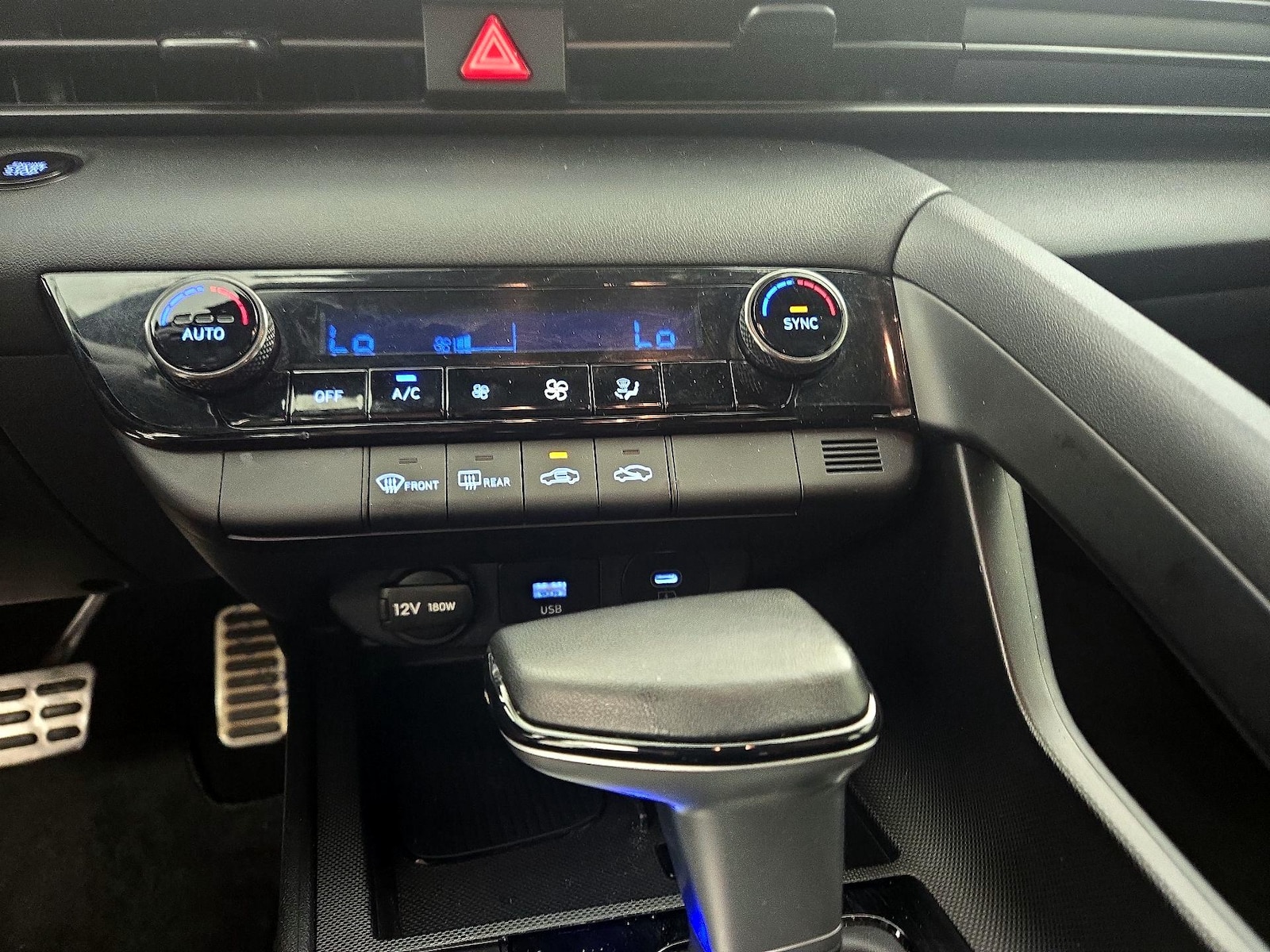 2025 Hyundai Elantra SEL - Photo 17