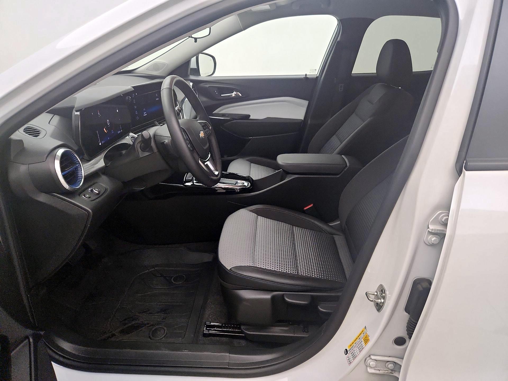 Thumbnail: 2025 Chevrolet Trax - 11