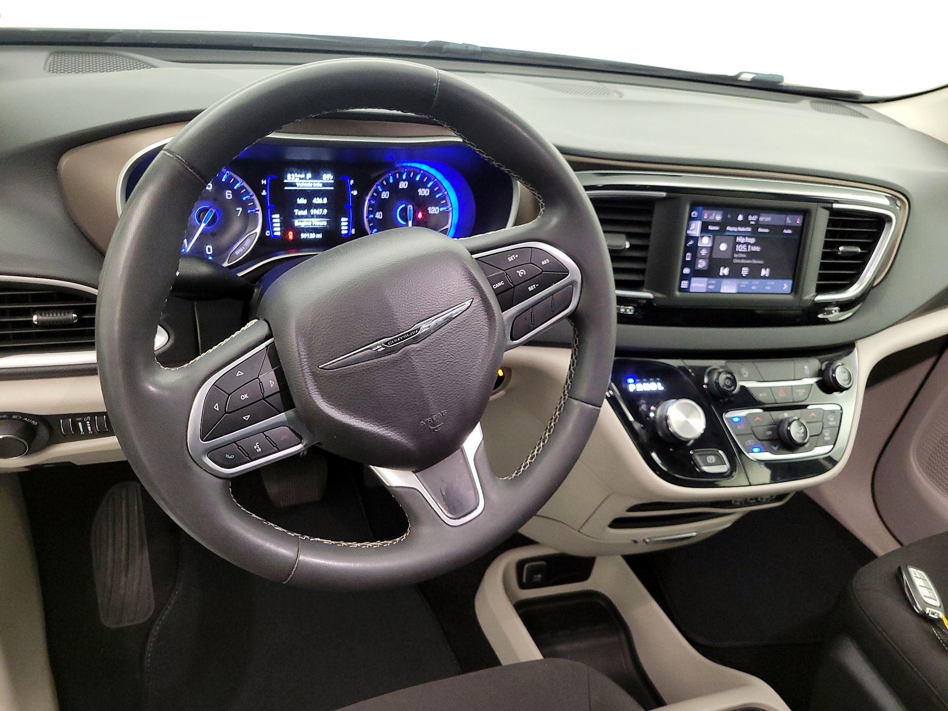 Thumbnail: 2023 Chrysler Voyager - 10