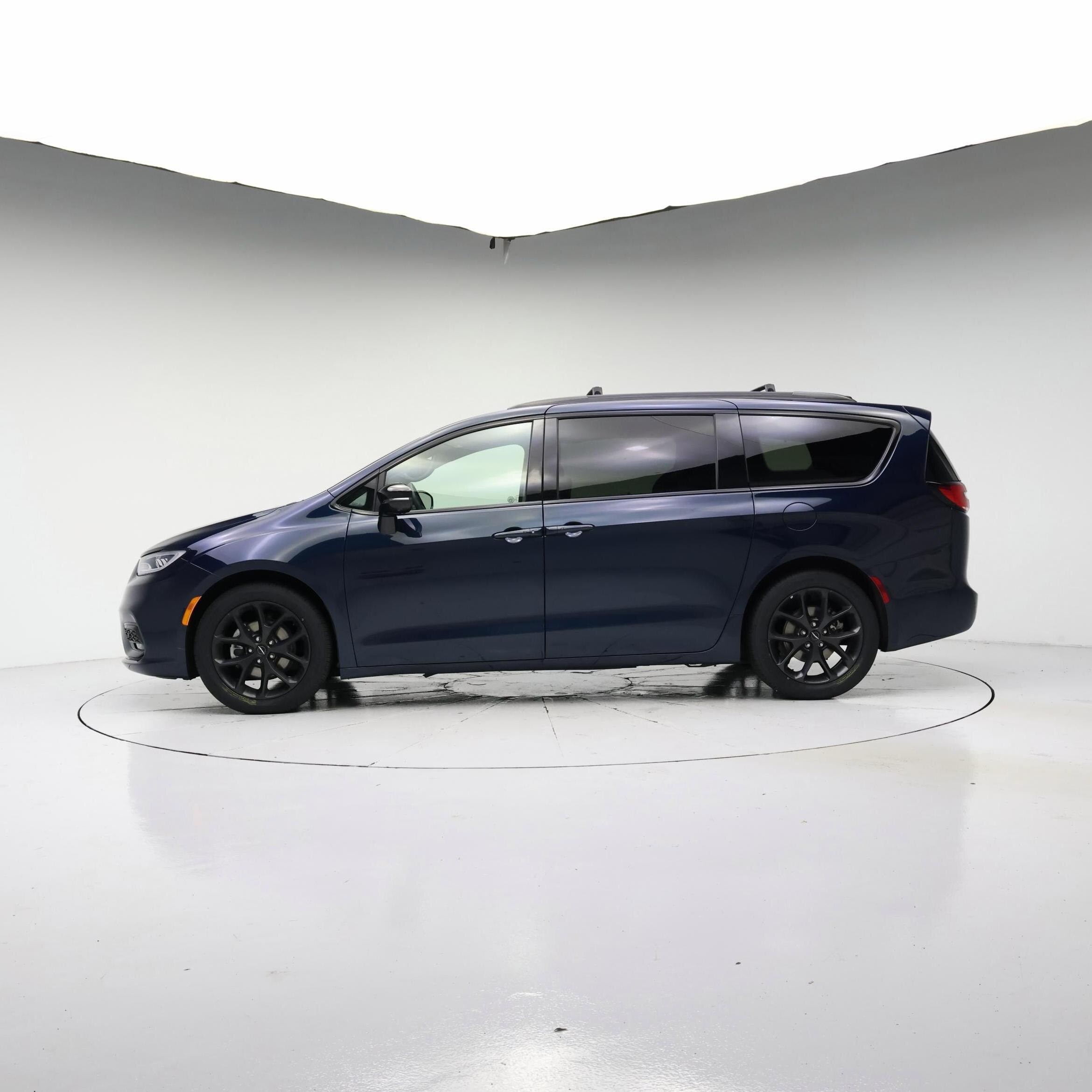 Thumbnail: 2023 Chrysler Pacifica - 3