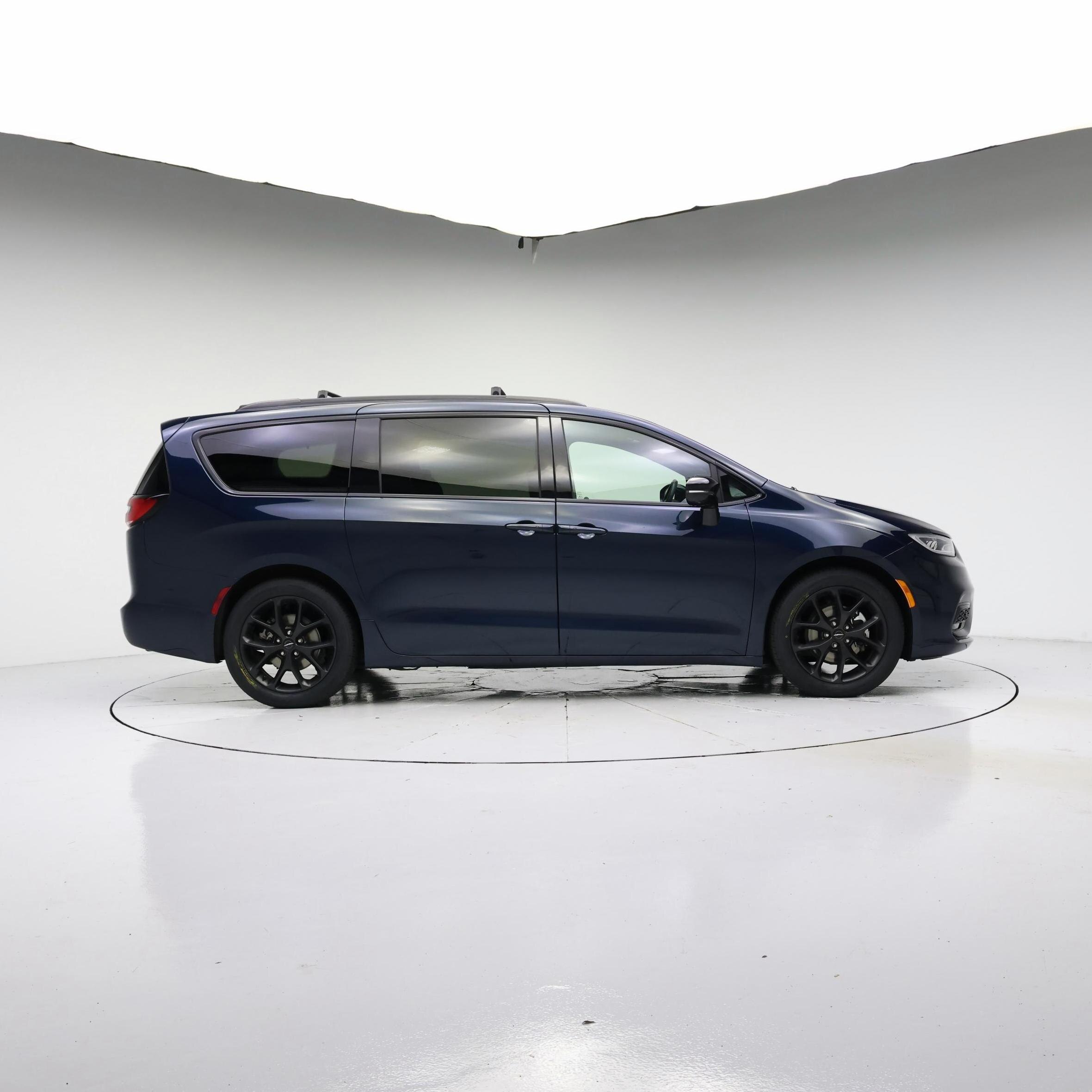 Thumbnail: 2023 Chrysler Pacifica - 7