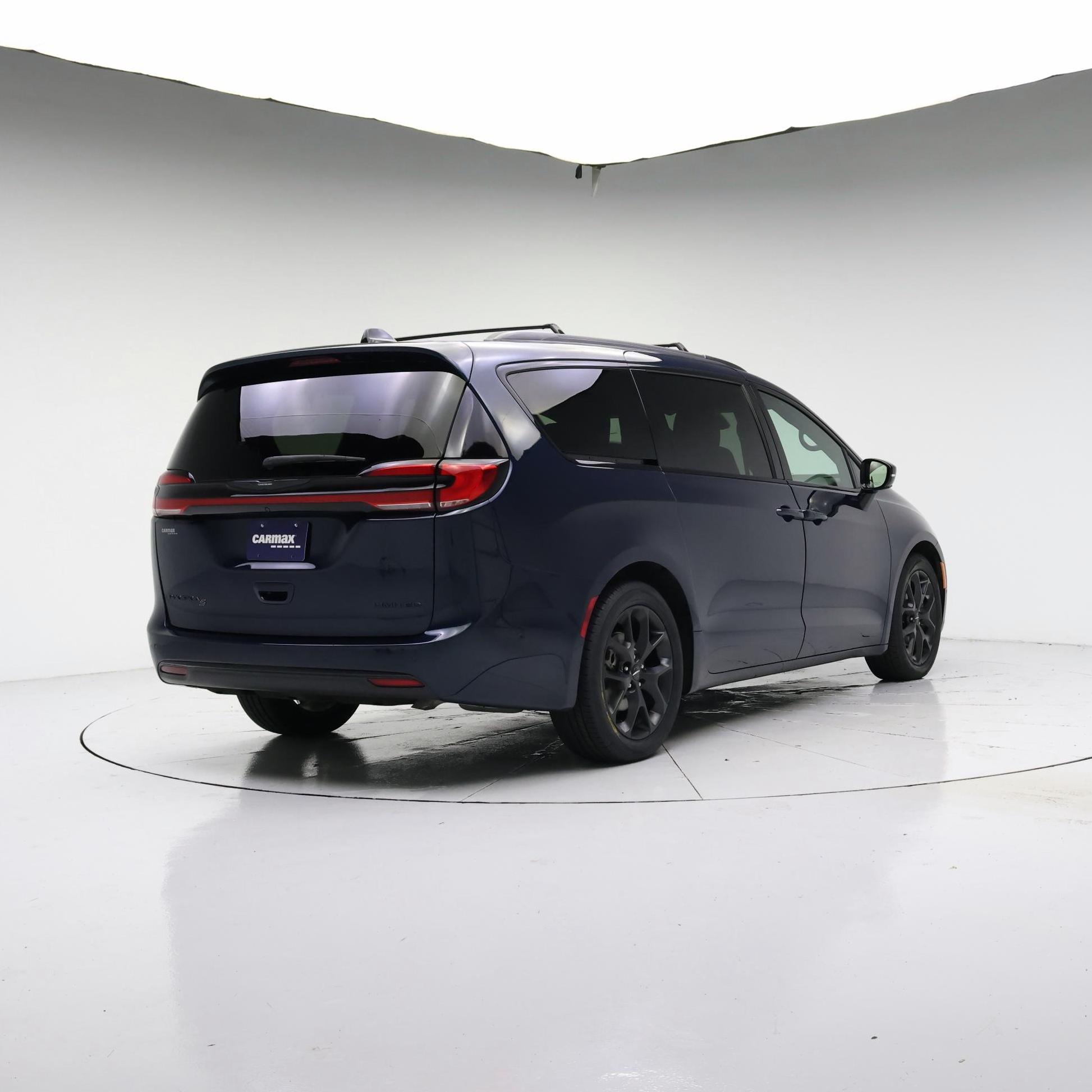 Thumbnail: 2023 Chrysler Pacifica - 8