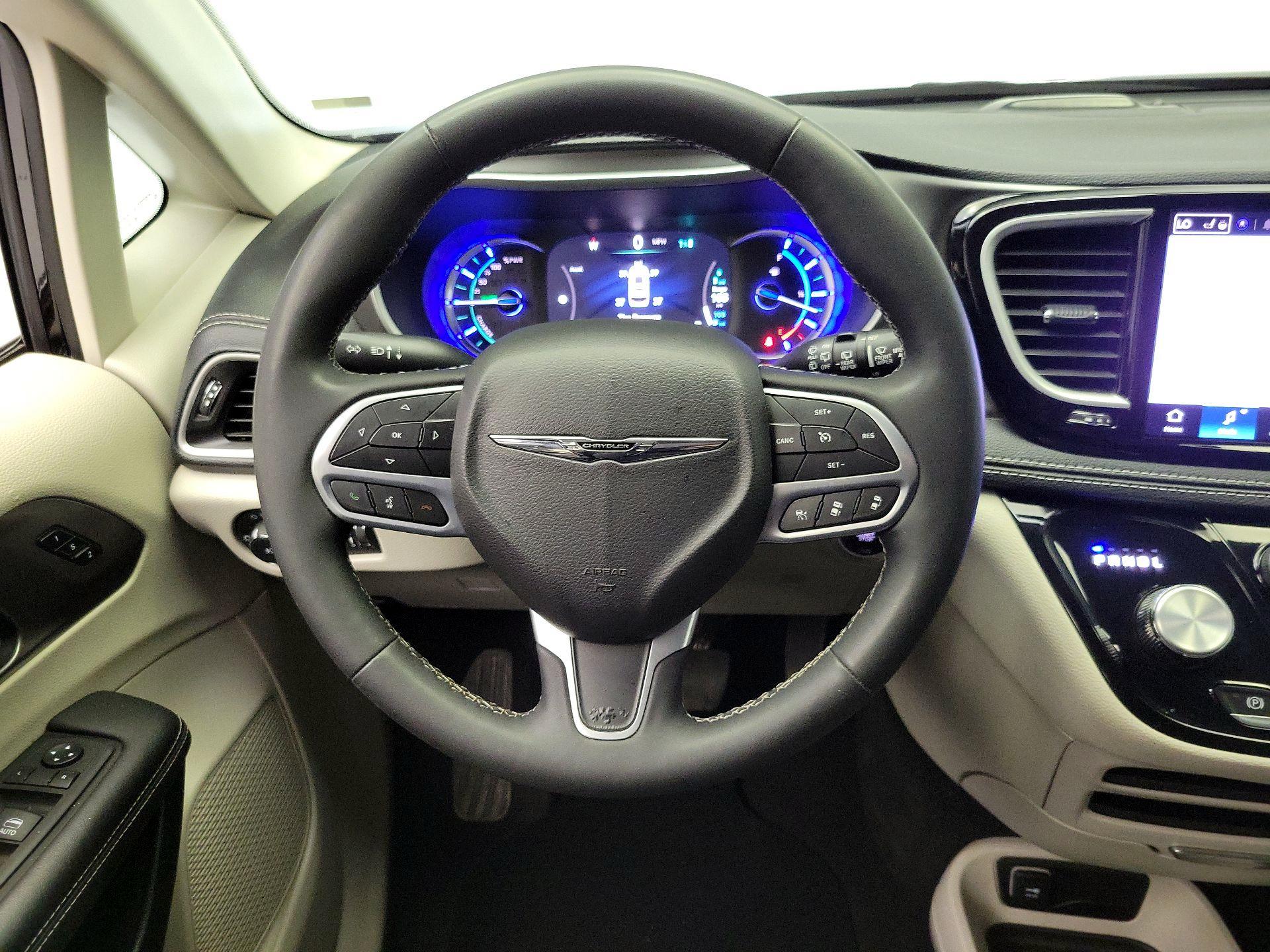 Thumbnail: 2024 Chrysler Pacifica - 10