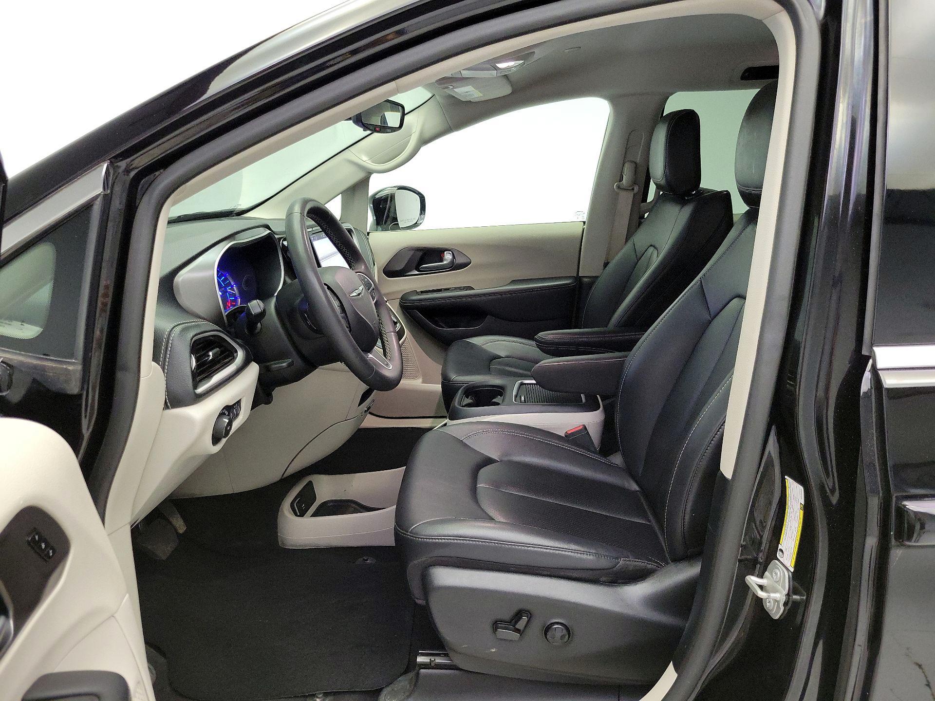 Thumbnail: 2024 Chrysler Pacifica - 11