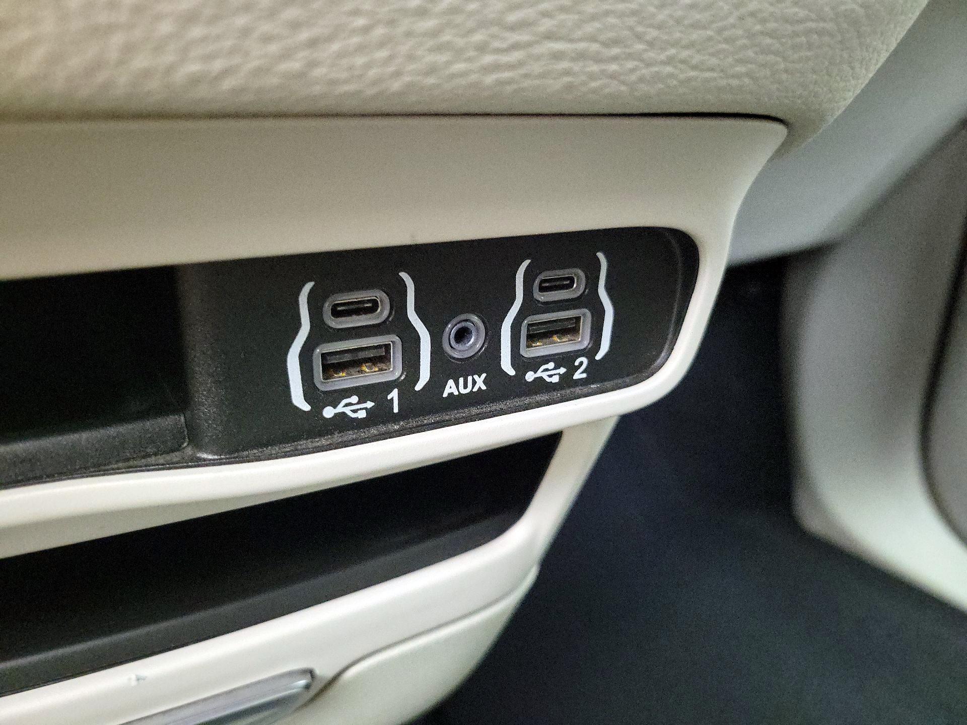 Thumbnail: 2024 Chrysler Pacifica - 19