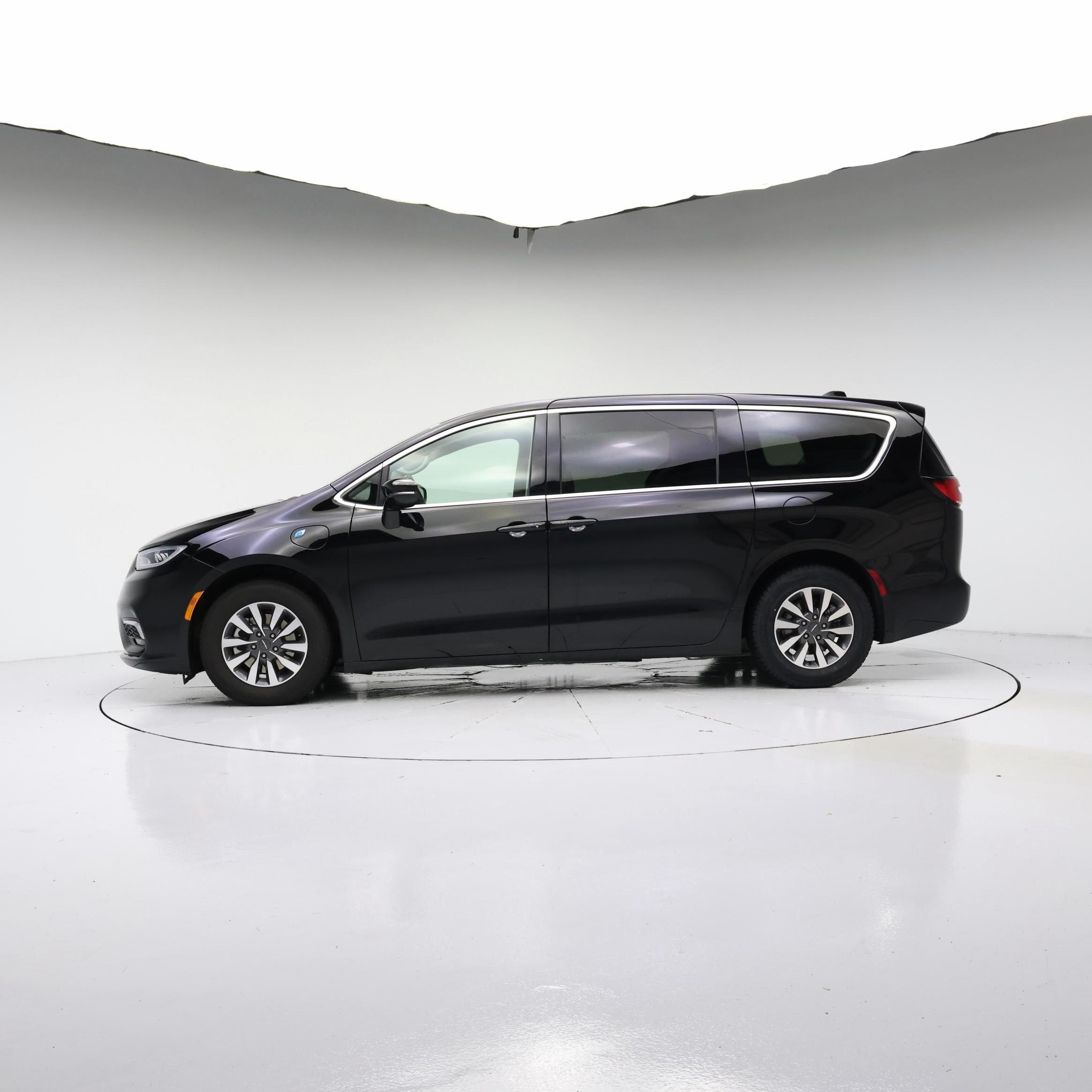Thumbnail: 2024 Chrysler Pacifica - 3