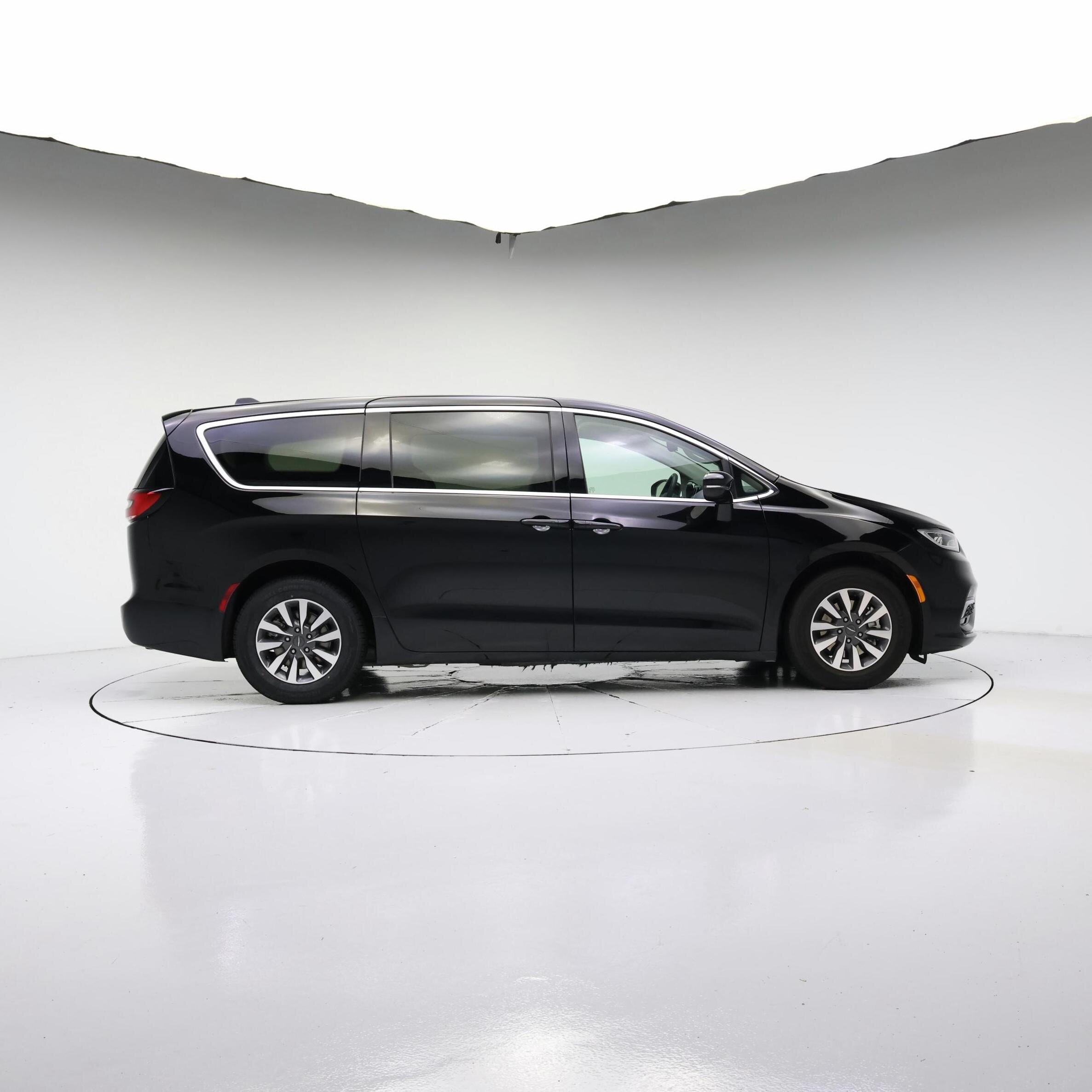 Thumbnail: 2024 Chrysler Pacifica - 7