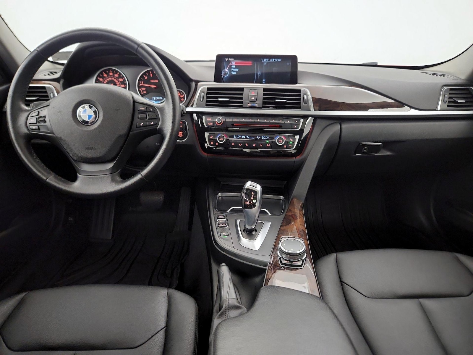 2016 BMW 3 Series 320i - Photo 10