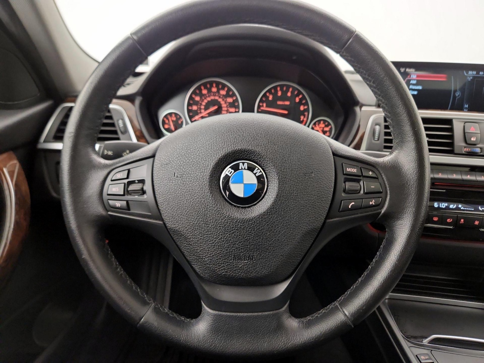 2016 BMW 3 Series 320i - Photo 11