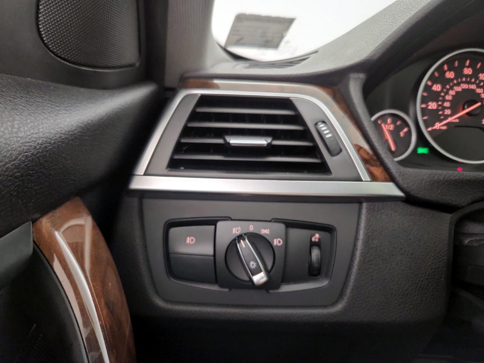 2016 BMW 3 Series 320i - Photo 14