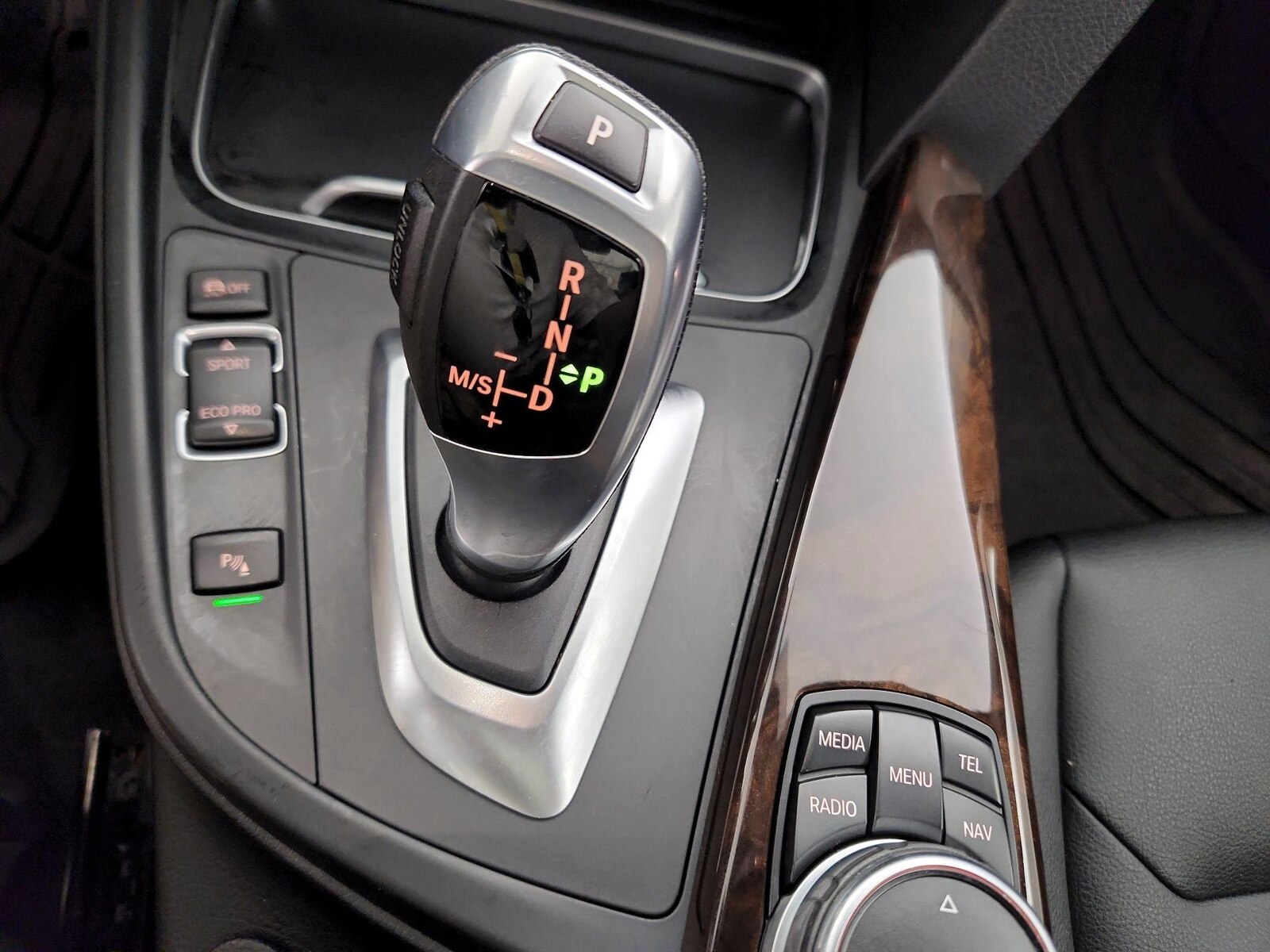 2016 BMW 3 Series 320i - Photo 19