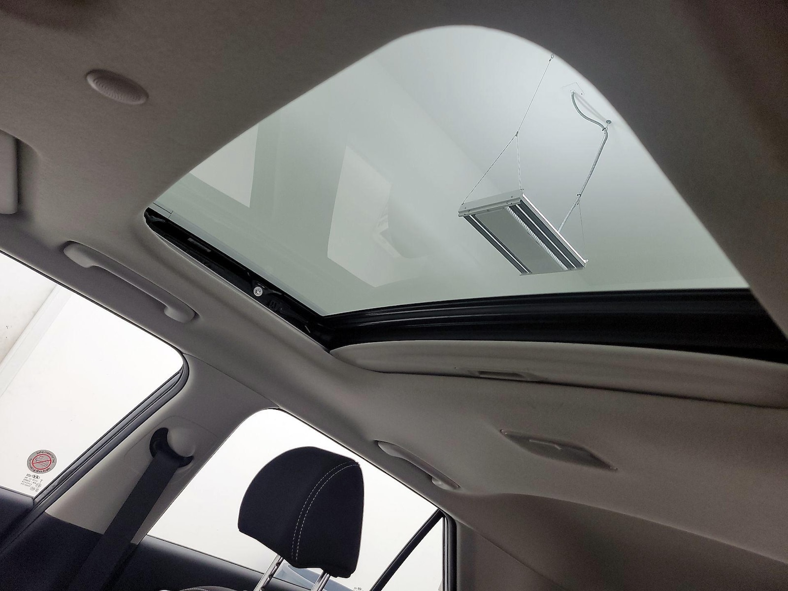Sunroof(s) & Overhead Airbags