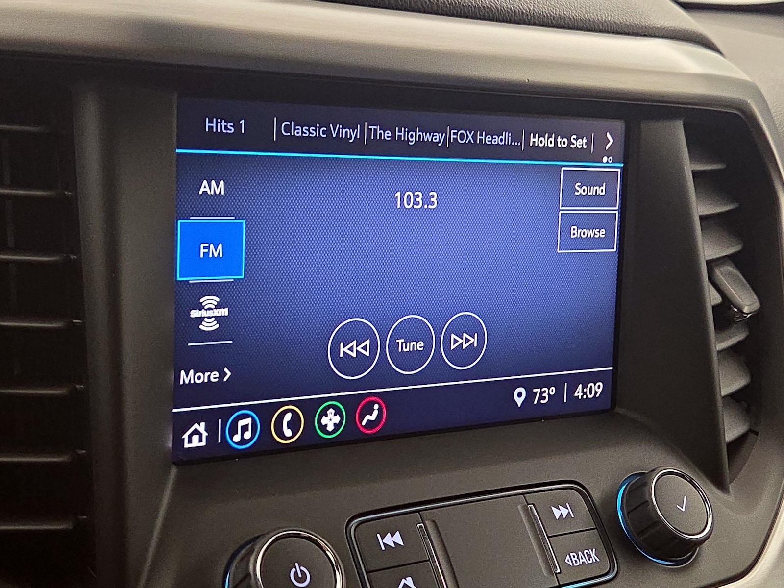 2022 GMC Acadia SLE - Photo 16