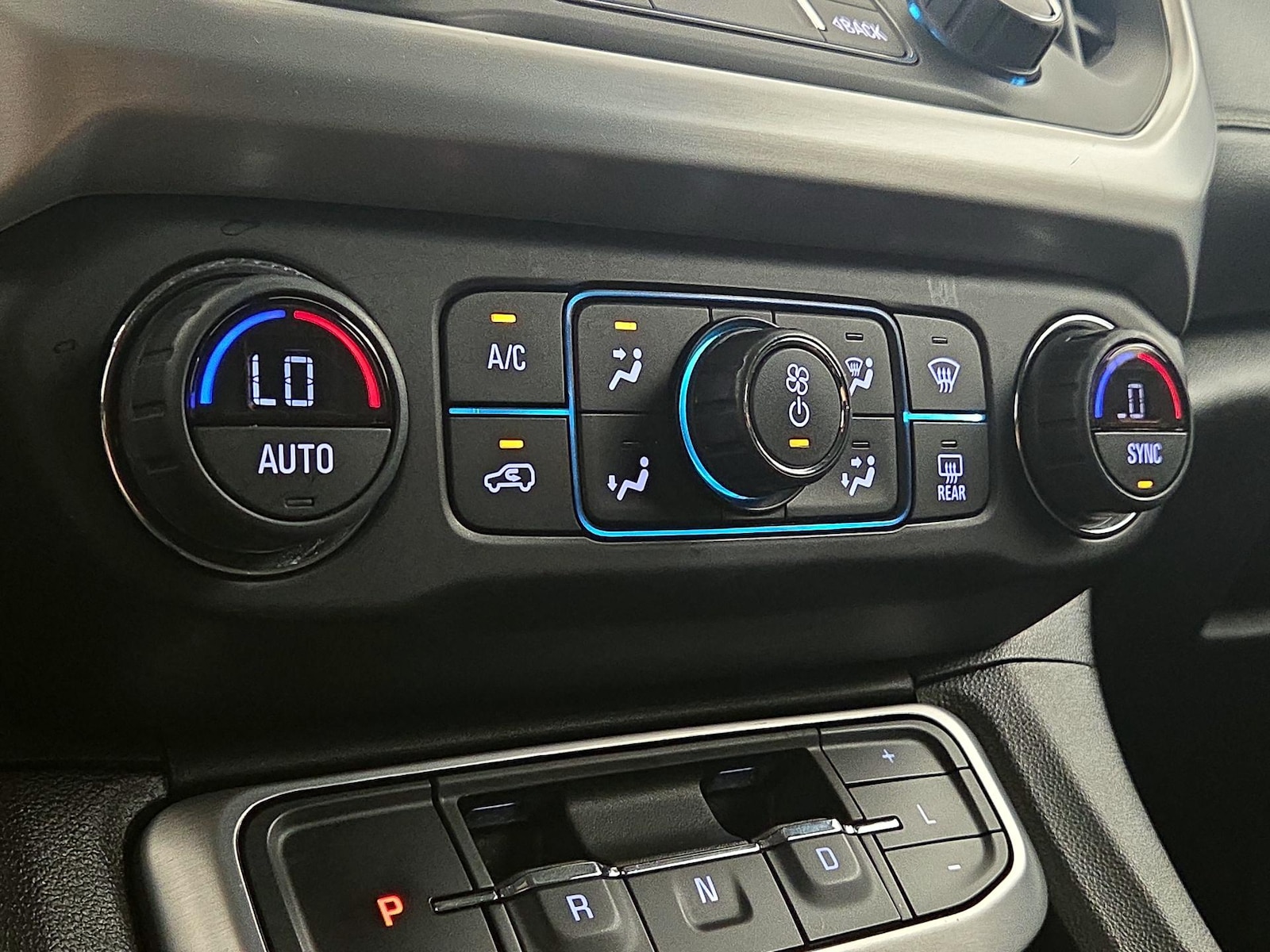 2022 GMC Acadia SLE - Photo 17