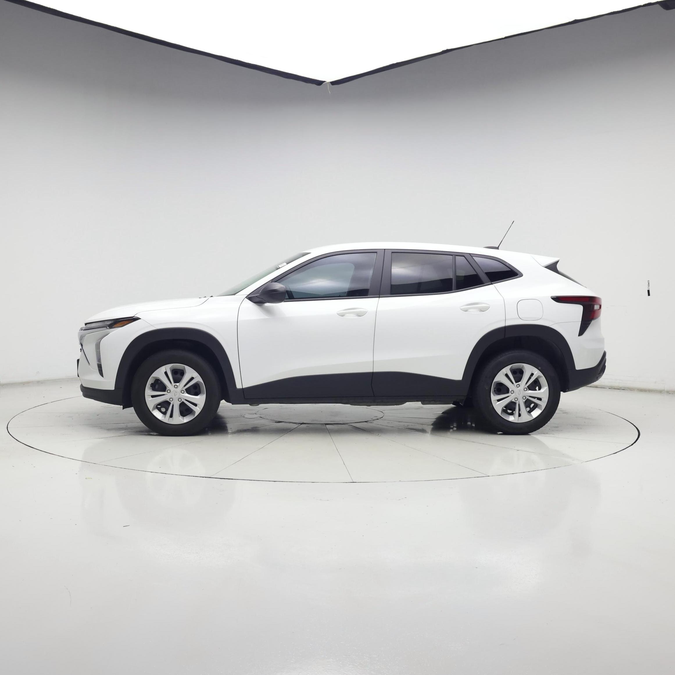 Thumbnail: 2025 Chevrolet Trax - 3