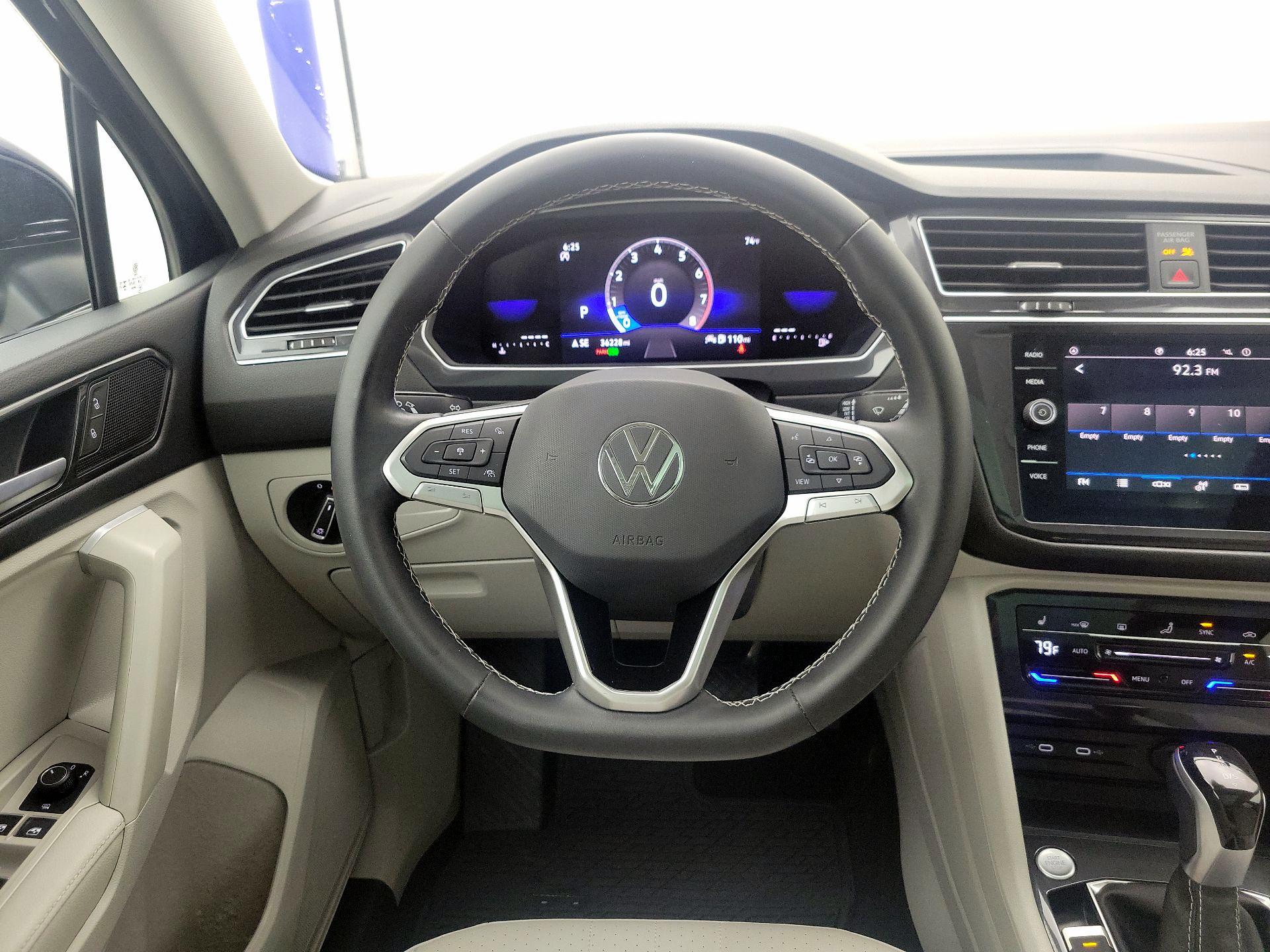 Thumbnail: 2023 Volkswagen Tiguan - 10