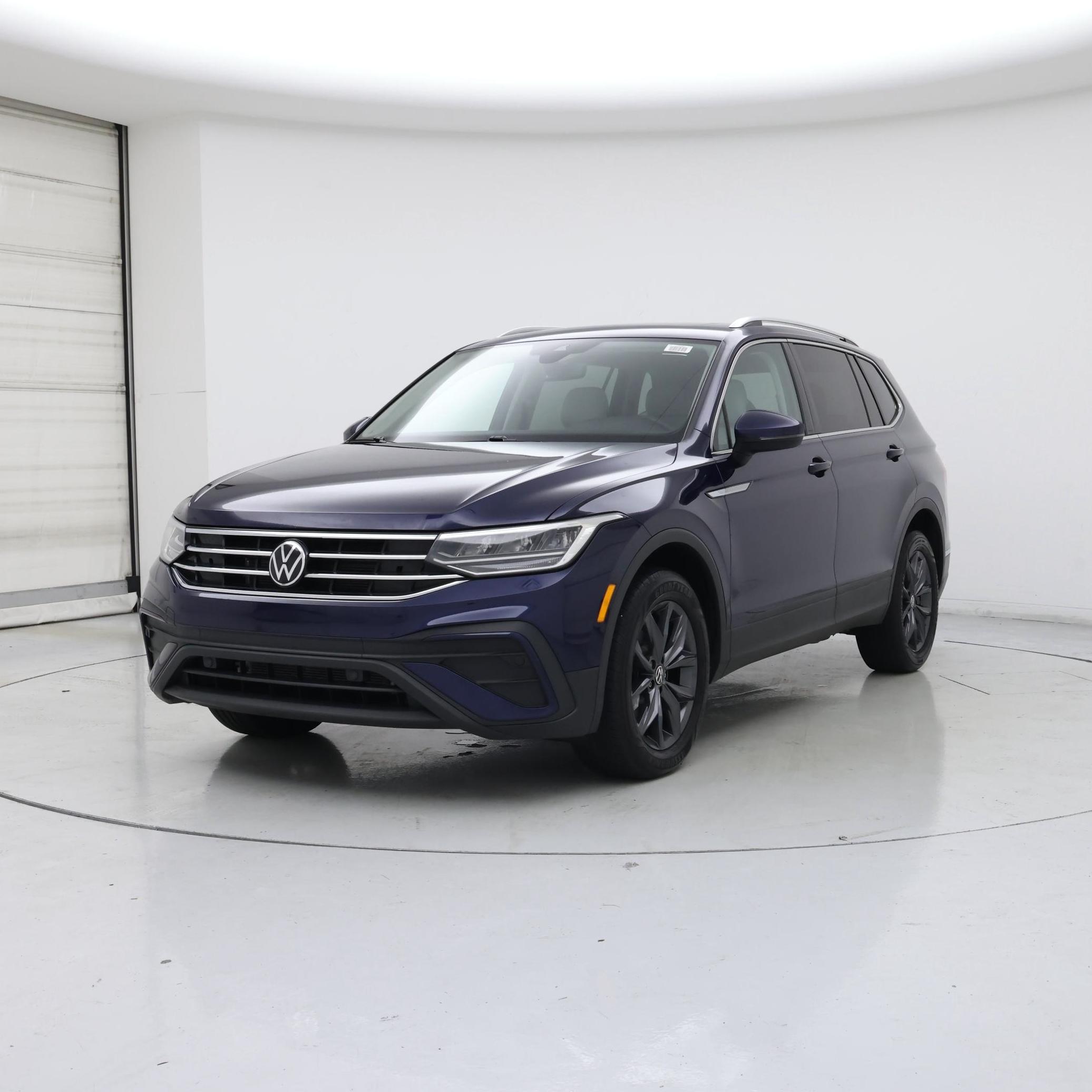 Thumbnail: 2023 Volkswagen Tiguan - 4