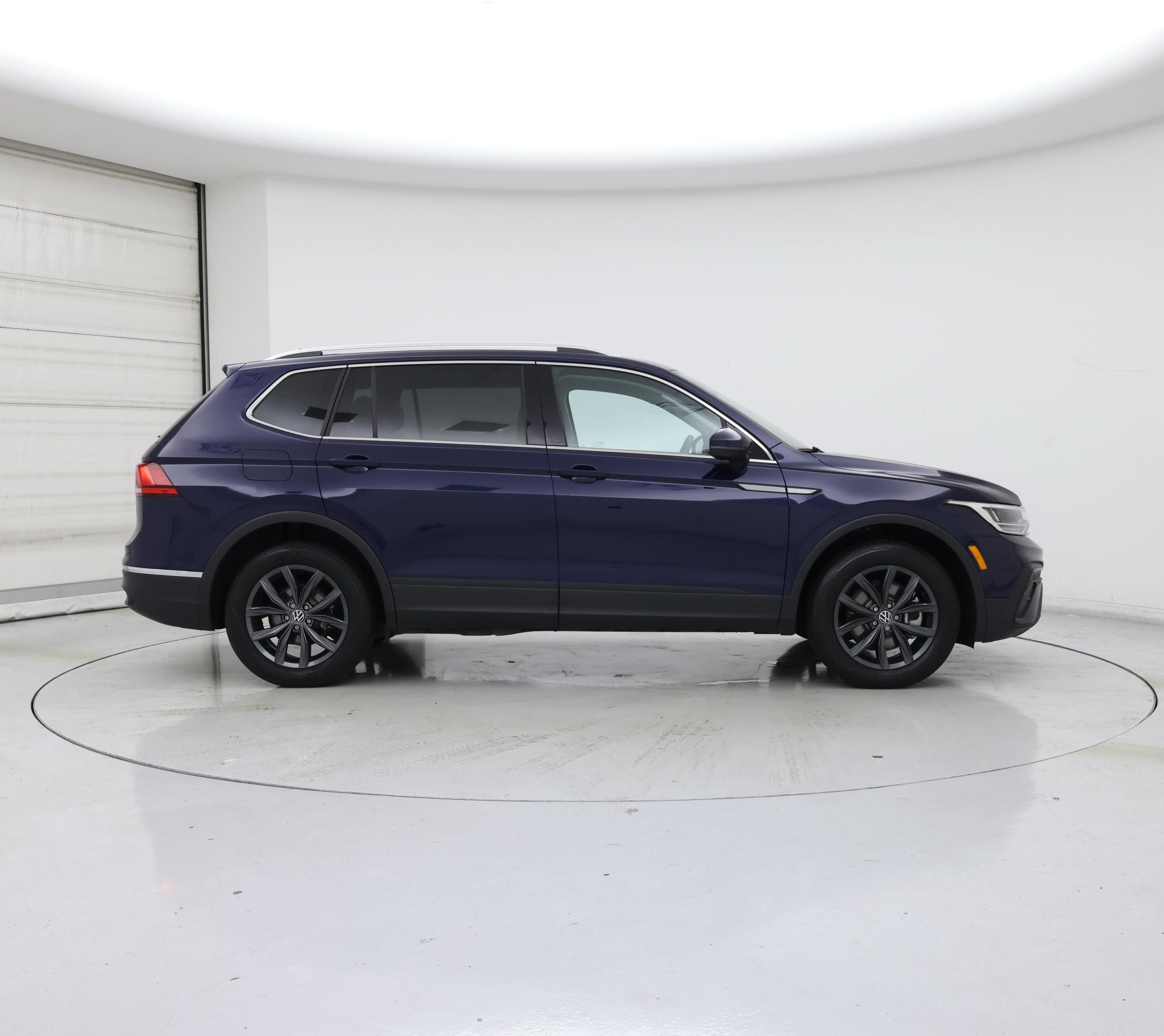 Thumbnail: 2023 Volkswagen Tiguan - 7