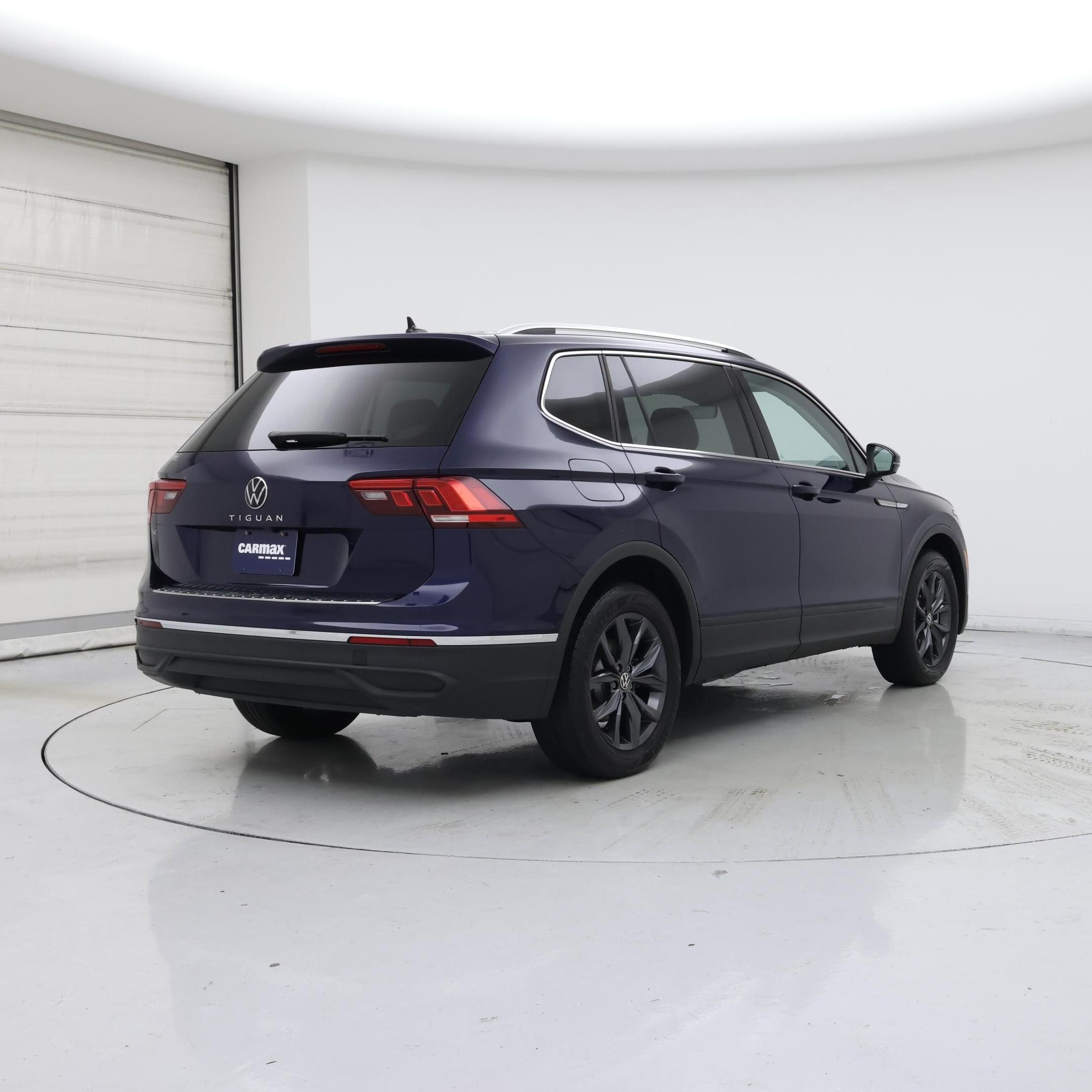 Thumbnail: 2023 Volkswagen Tiguan - 8