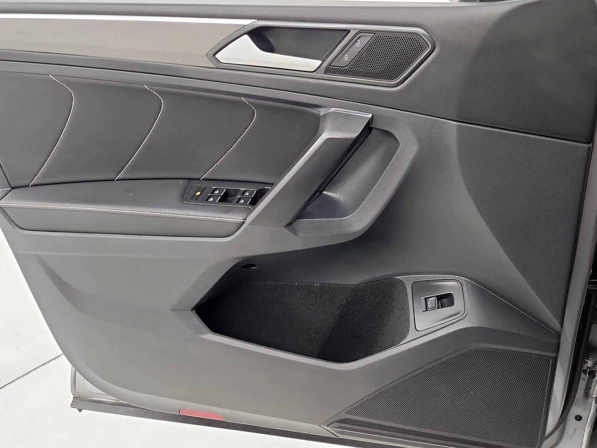 Thumbnail: 2023 Volkswagen Tiguan - 12