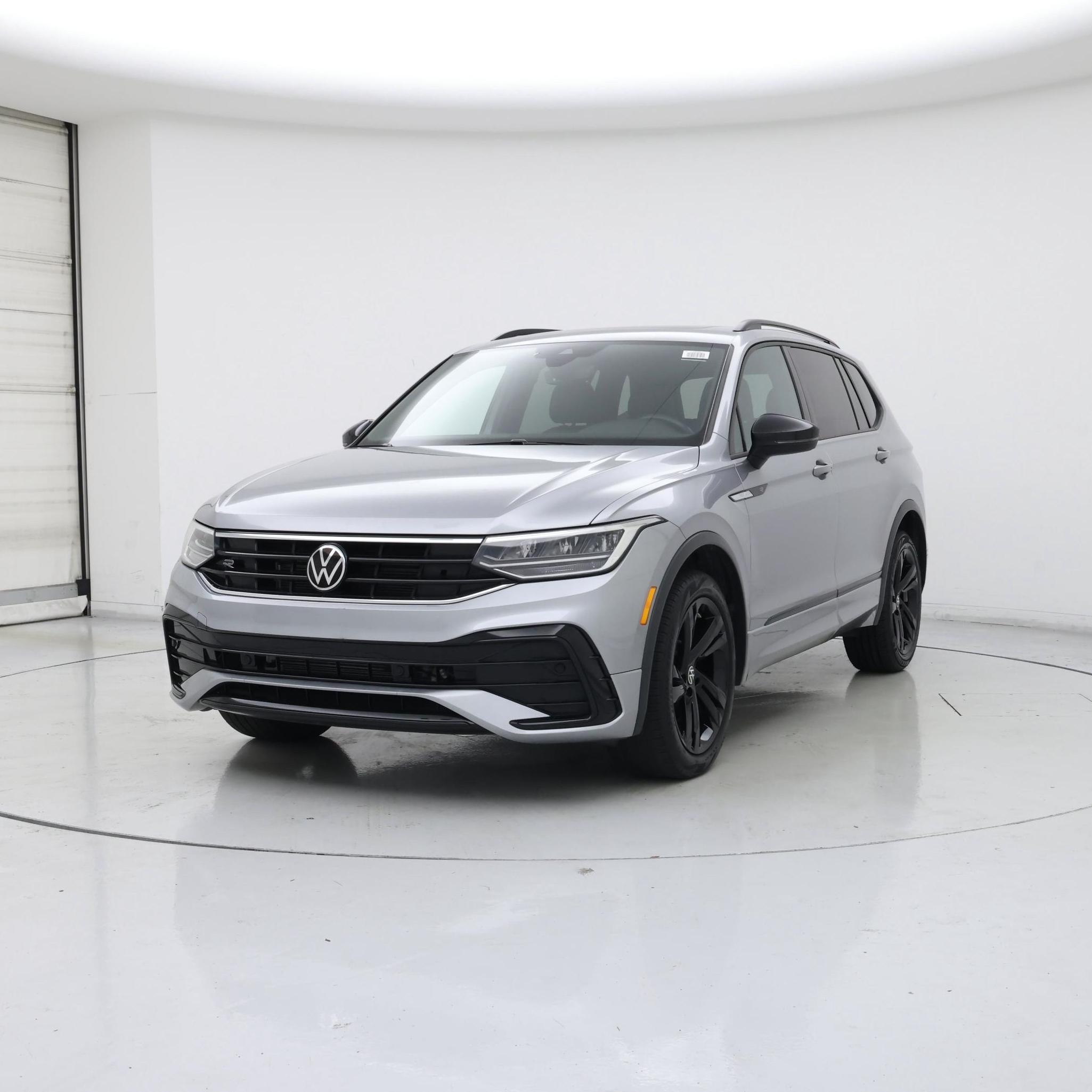 Thumbnail: 2023 Volkswagen Tiguan - 4
