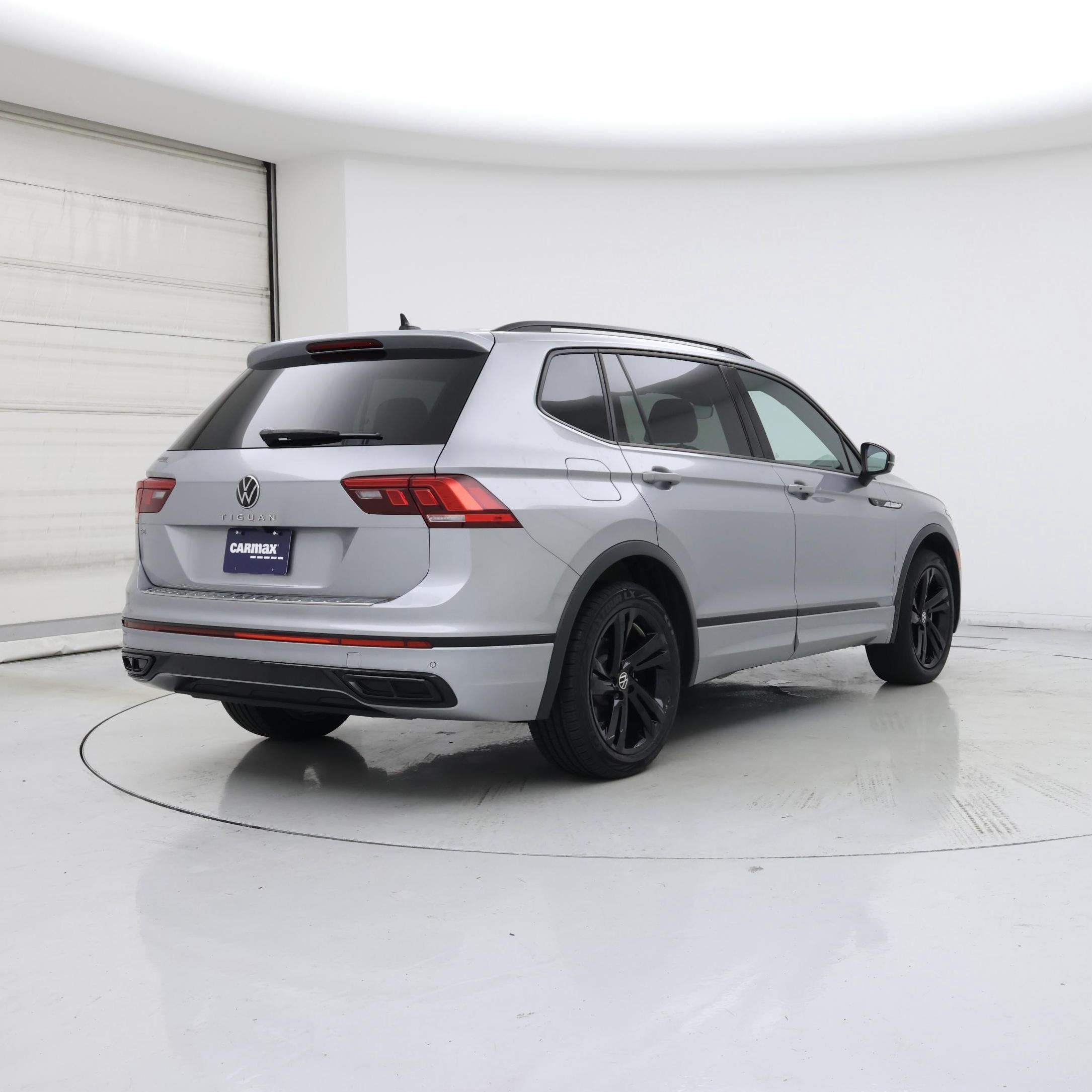 Thumbnail: 2023 Volkswagen Tiguan - 8