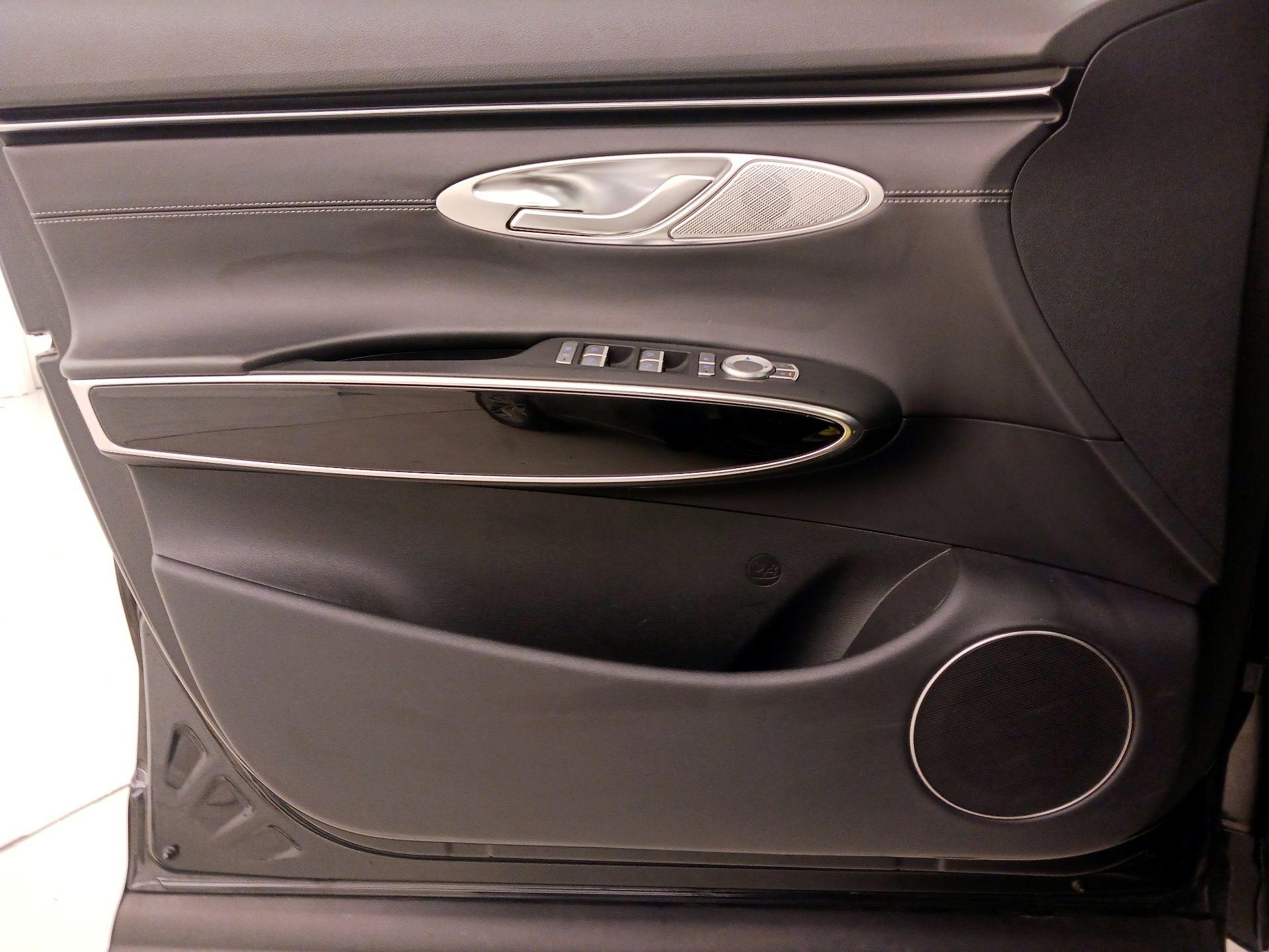 Thumbnail: 2025 Genesis GV70 - 12