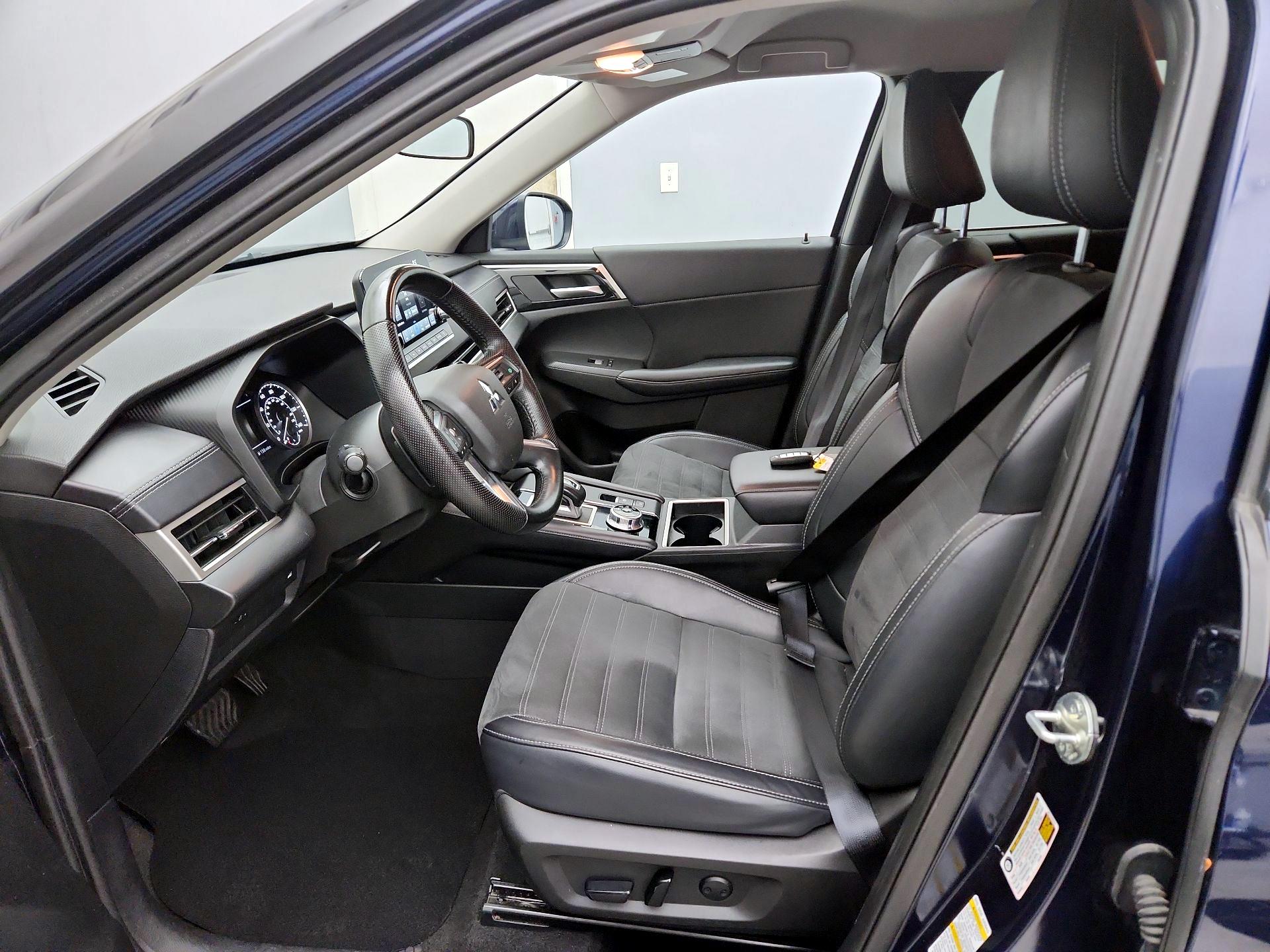 Thumbnail: 2024 Mitsubishi Outlander - 11