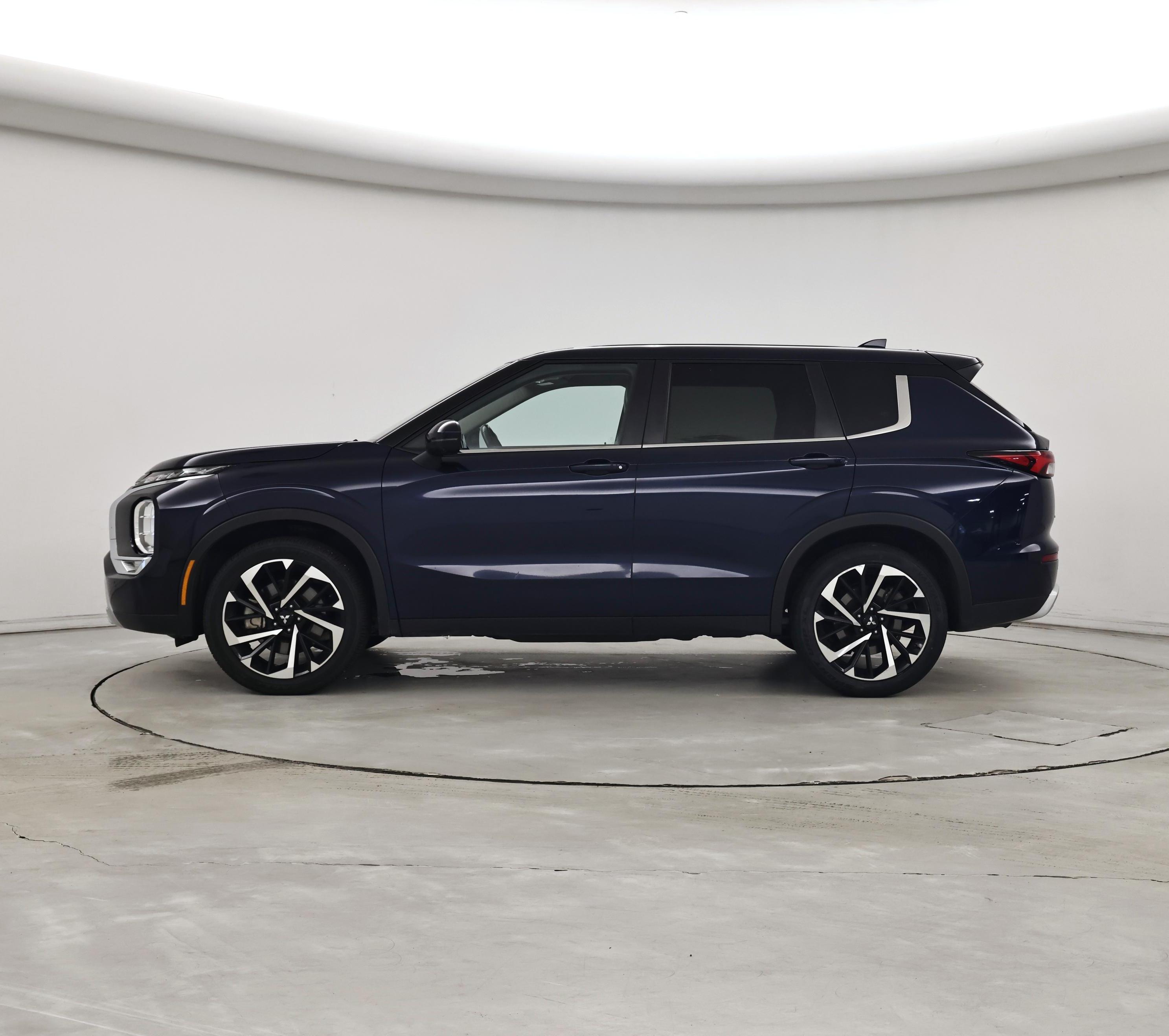 Thumbnail: 2024 Mitsubishi Outlander - 3