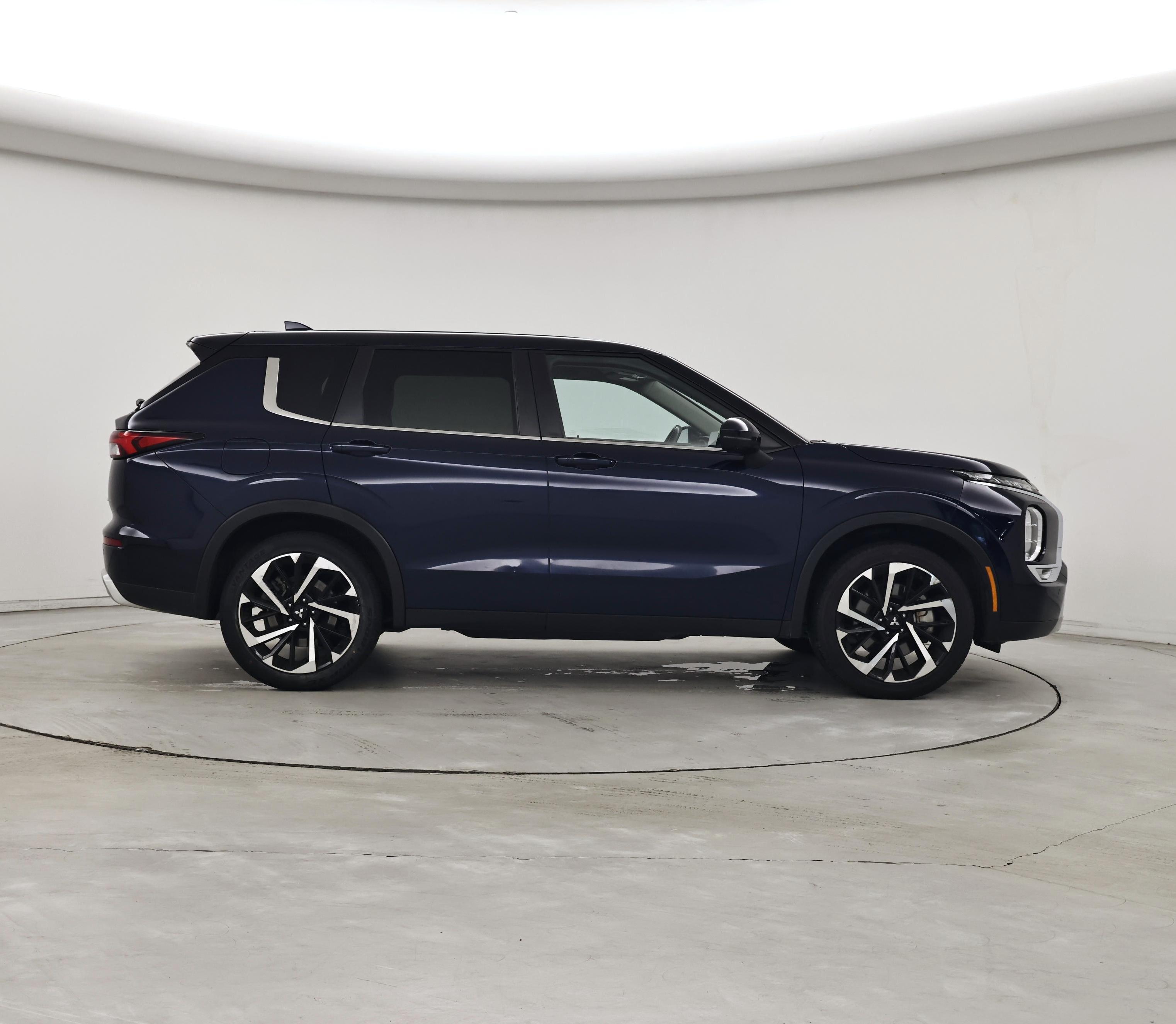 Thumbnail: 2024 Mitsubishi Outlander - 7