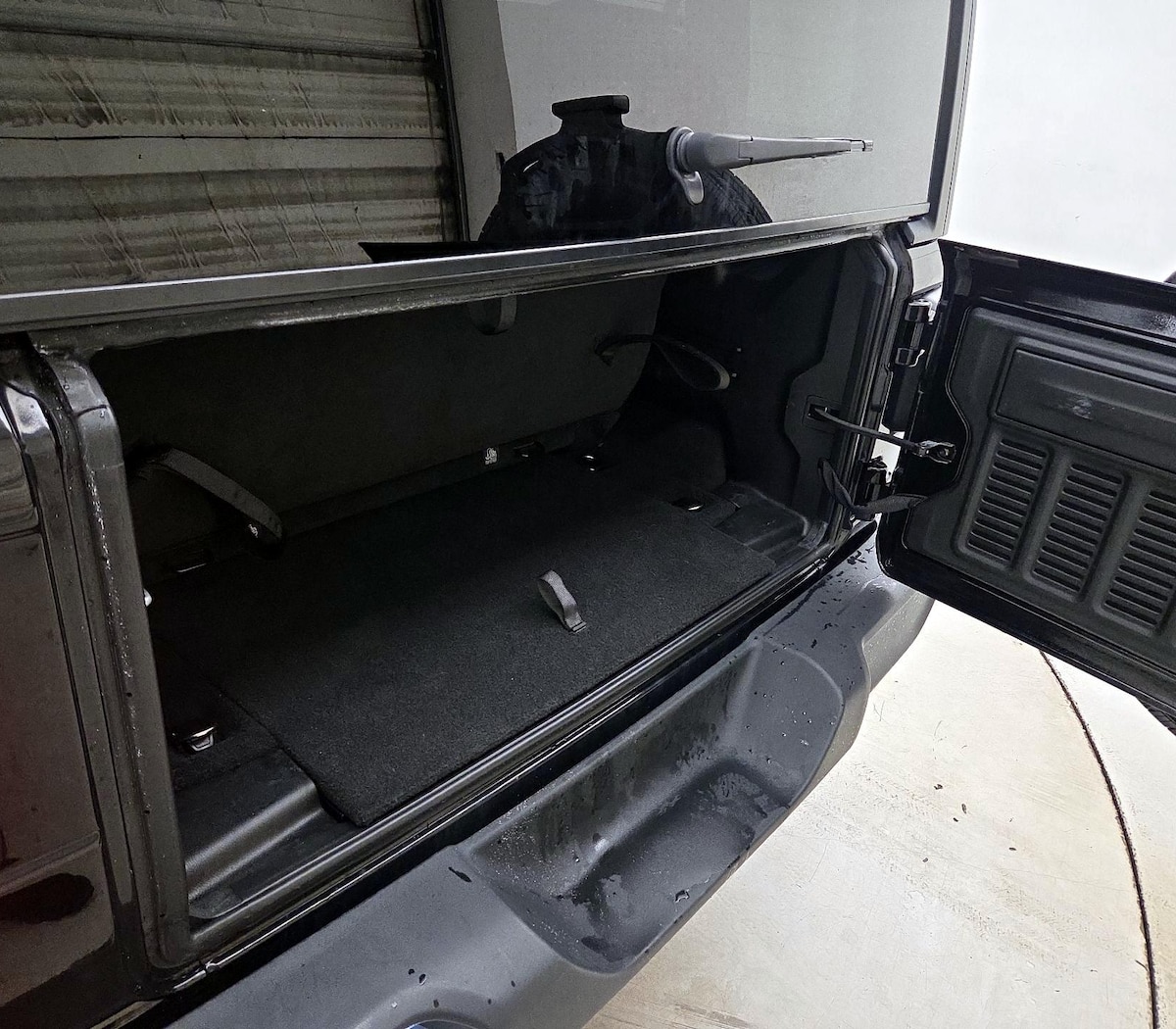 Trunk/Cargo (Seats Up)