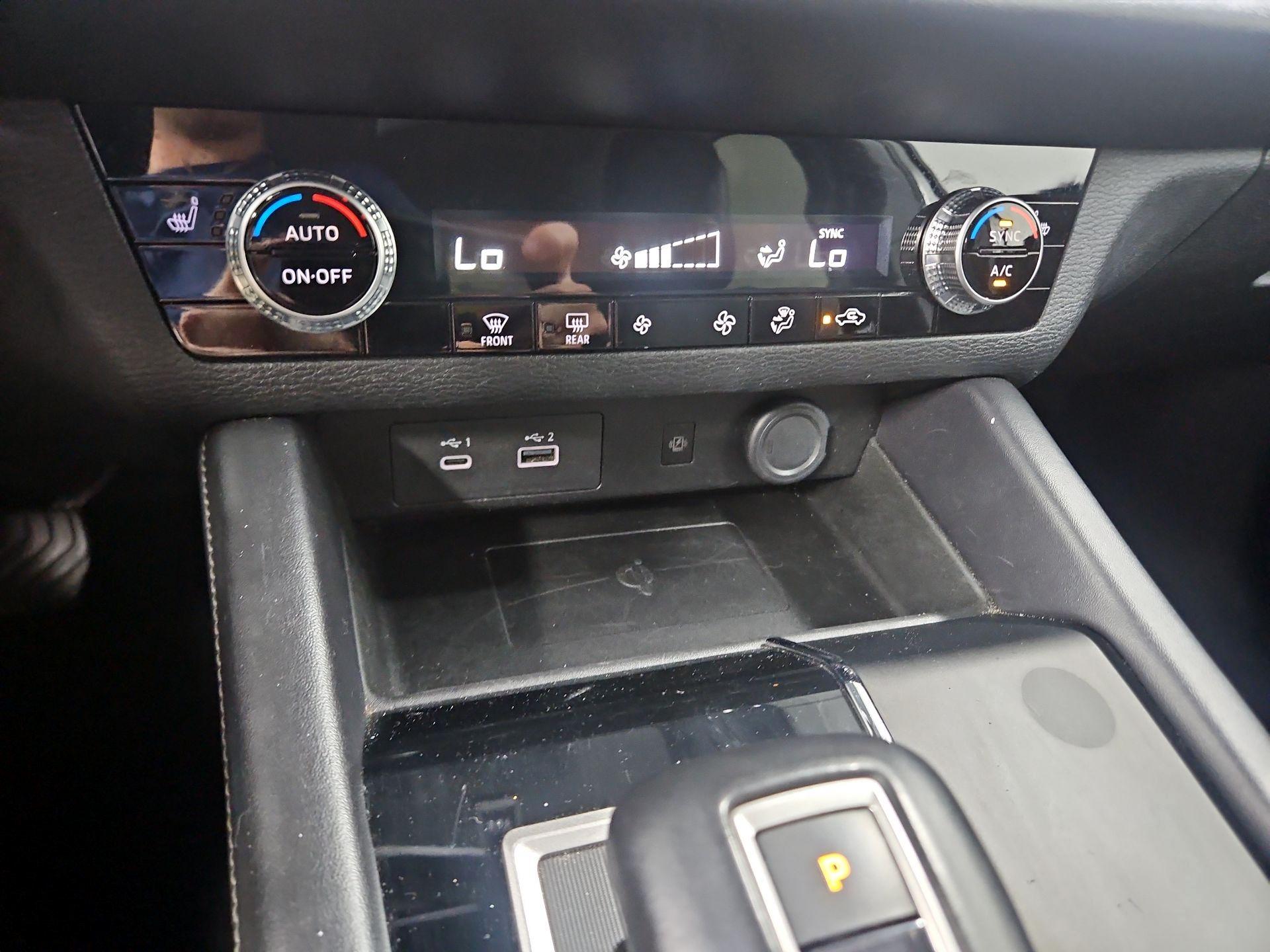 Thumbnail: 2024 Mitsubishi Outlander - 16