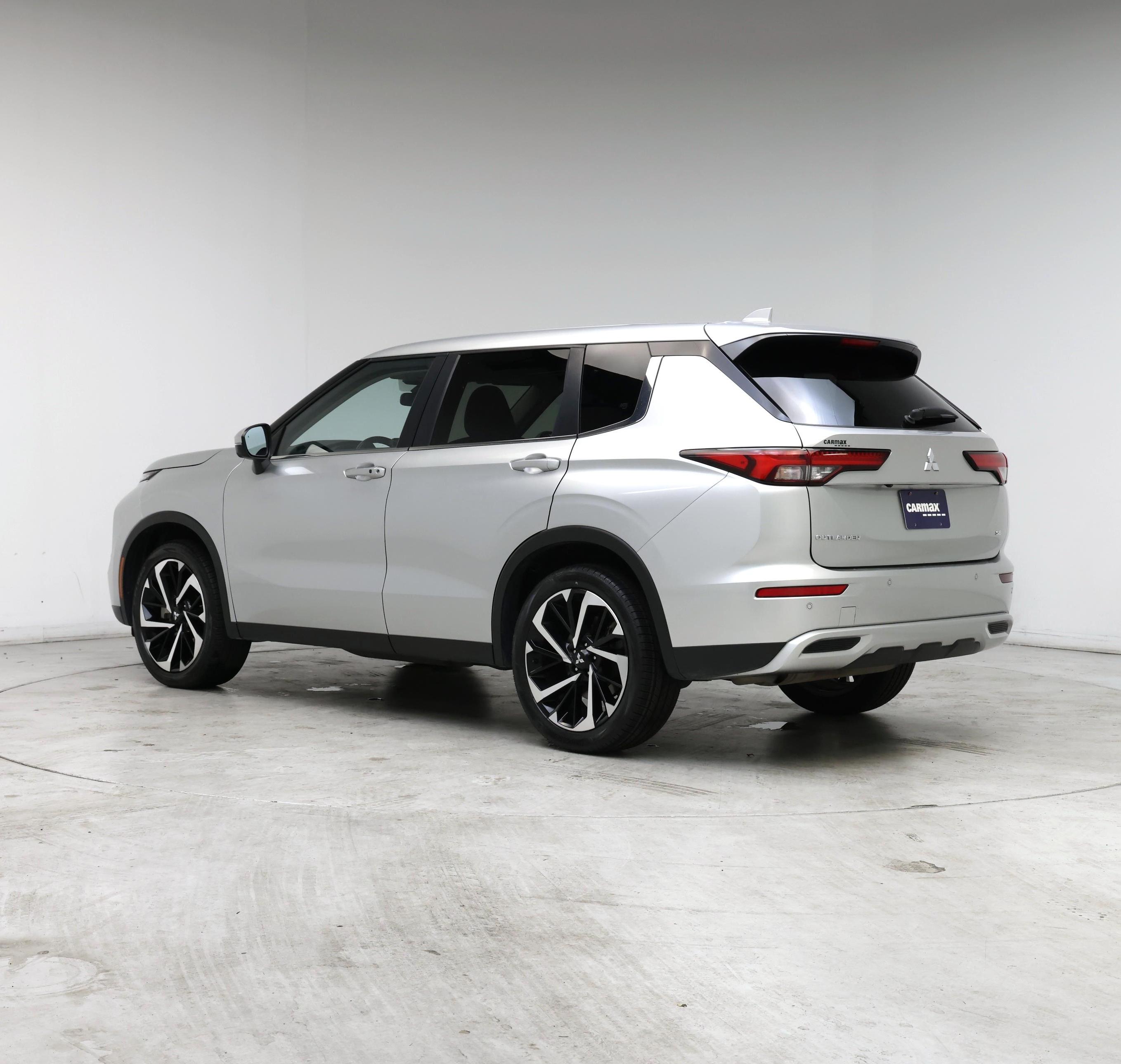 Thumbnail: 2024 Mitsubishi Outlander - 2