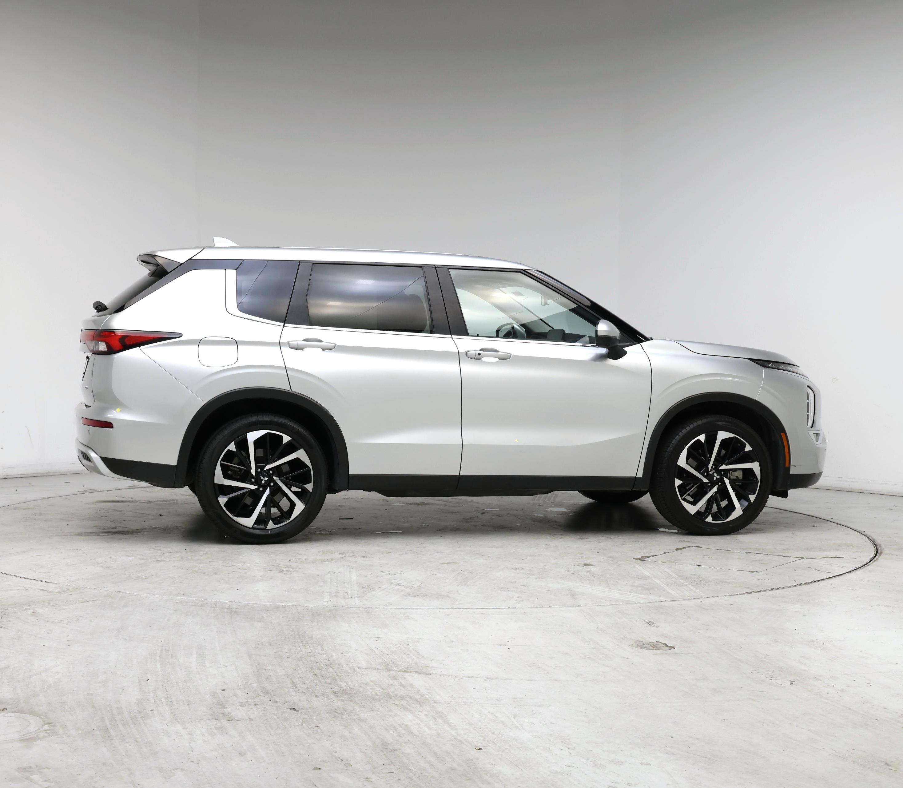 Thumbnail: 2024 Mitsubishi Outlander - 7
