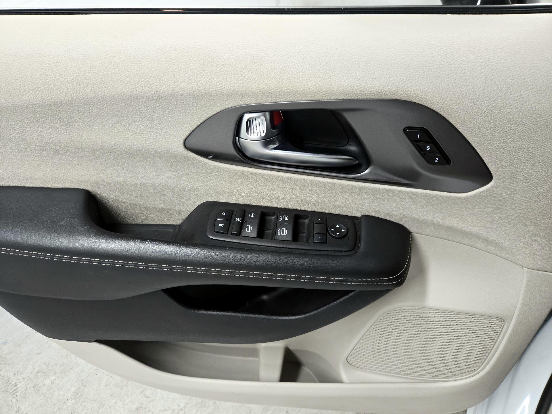 Thumbnail: 2024 Chrysler Pacifica - 12