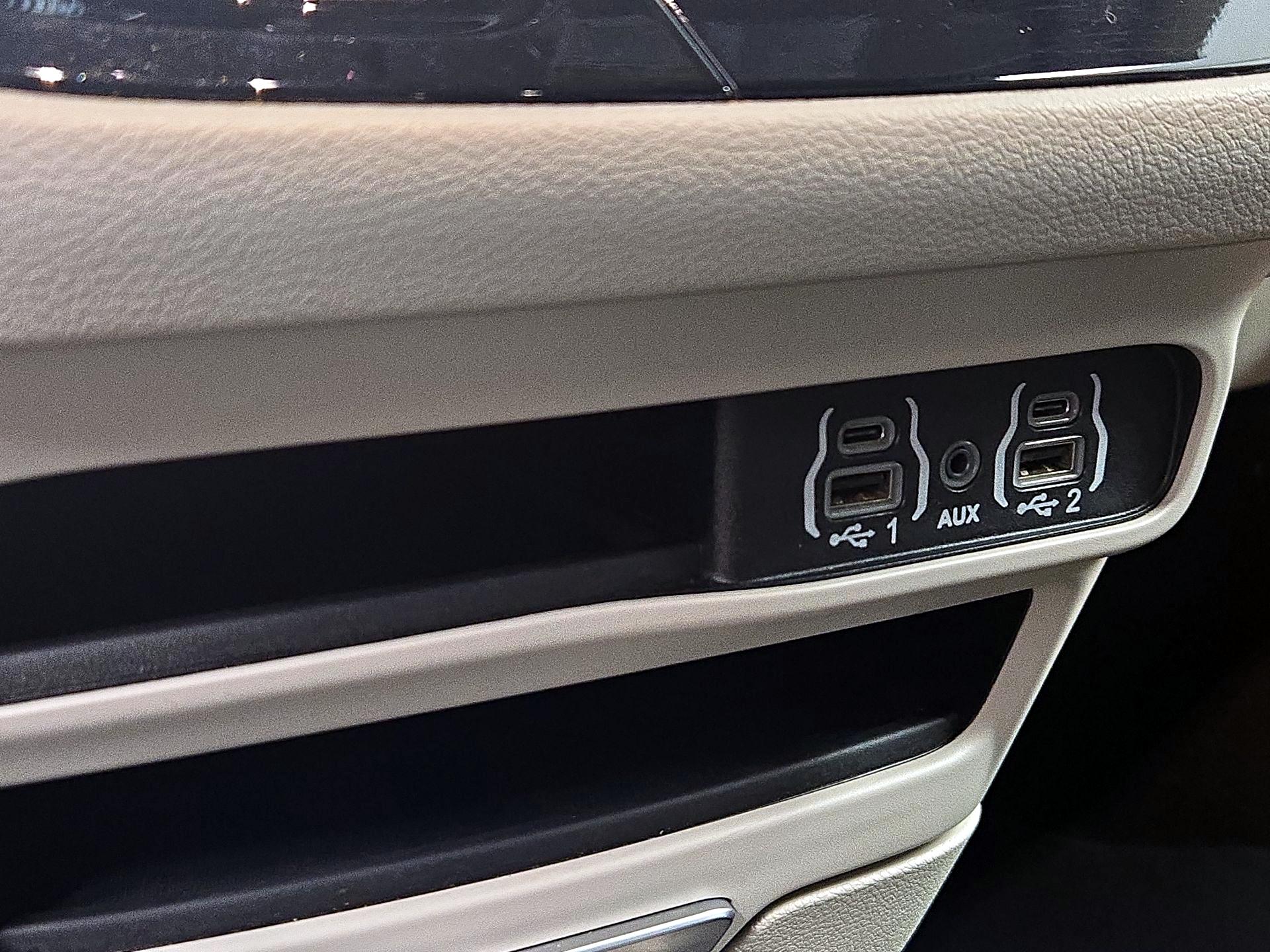 Thumbnail: 2024 Chrysler Pacifica - 18