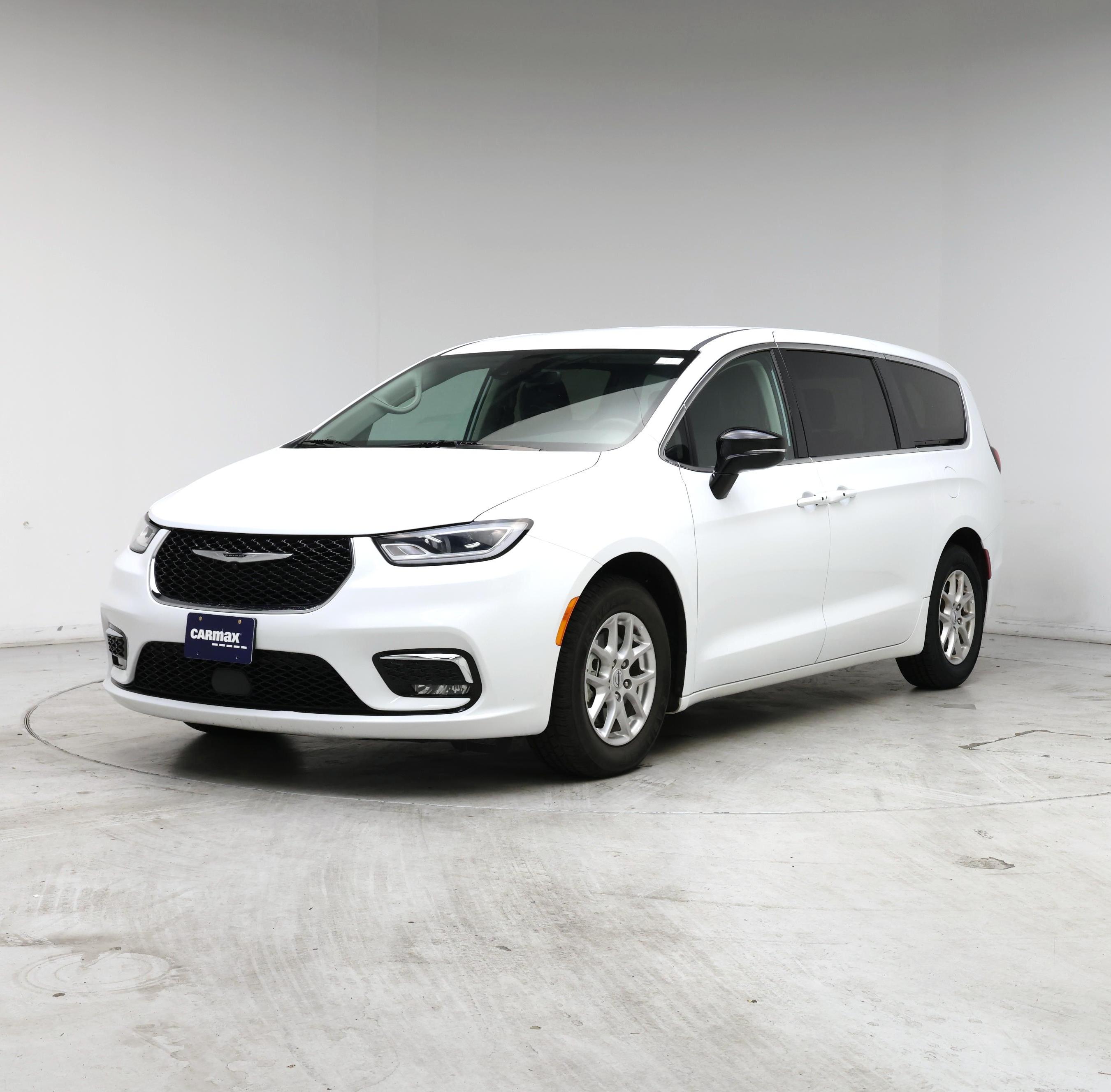 Thumbnail: 2024 Chrysler Pacifica - 4