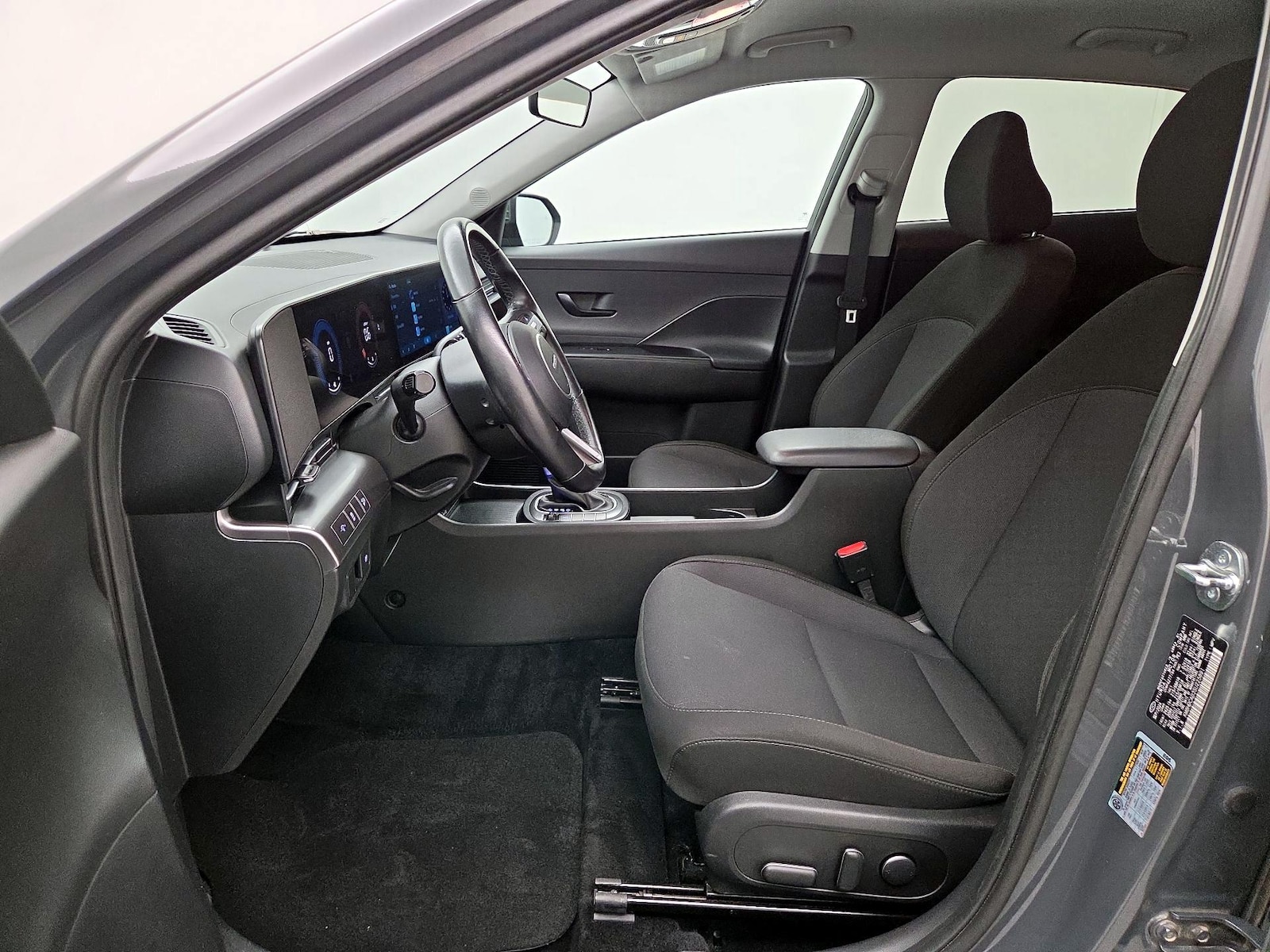 2025 Hyundai Kona SEL - Photo 12